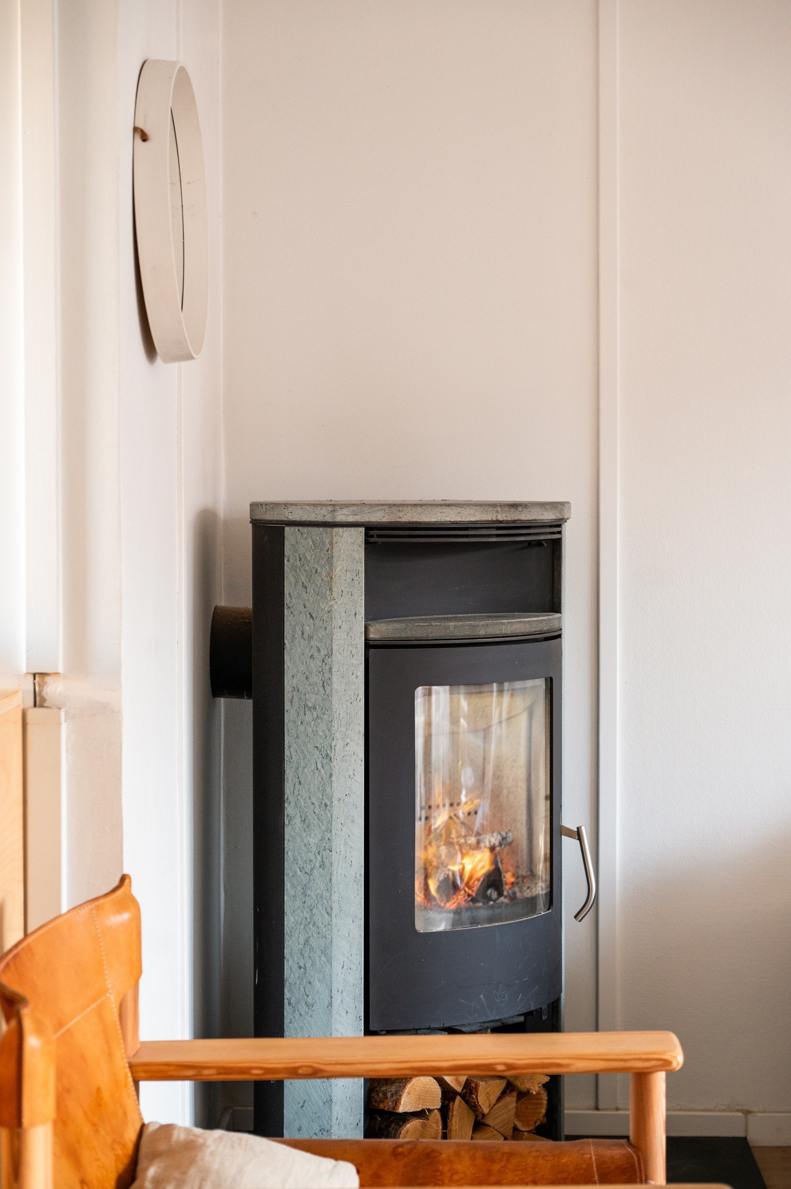 Flott peisovn i stuen for ekstra hygge gjennom kalde høst-og vinterdager. Galleribilde