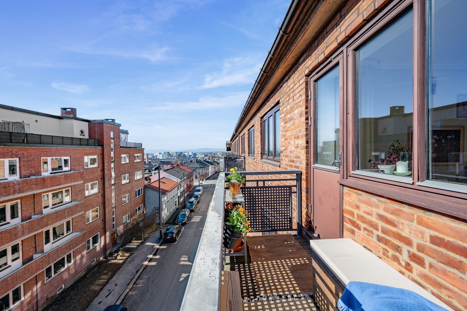 Her nytes solen fra morgen til tidlig kveld med utsikt over Oslo by. Galleribilde