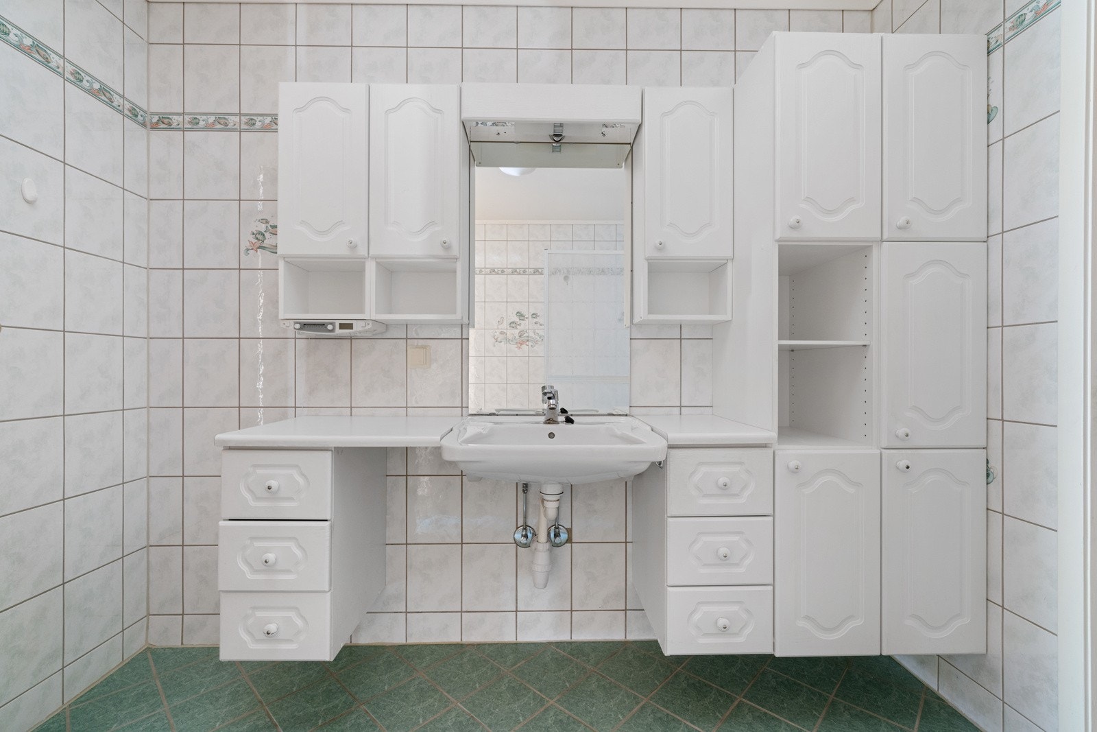 Servan & møbelm/speil Galleribilde