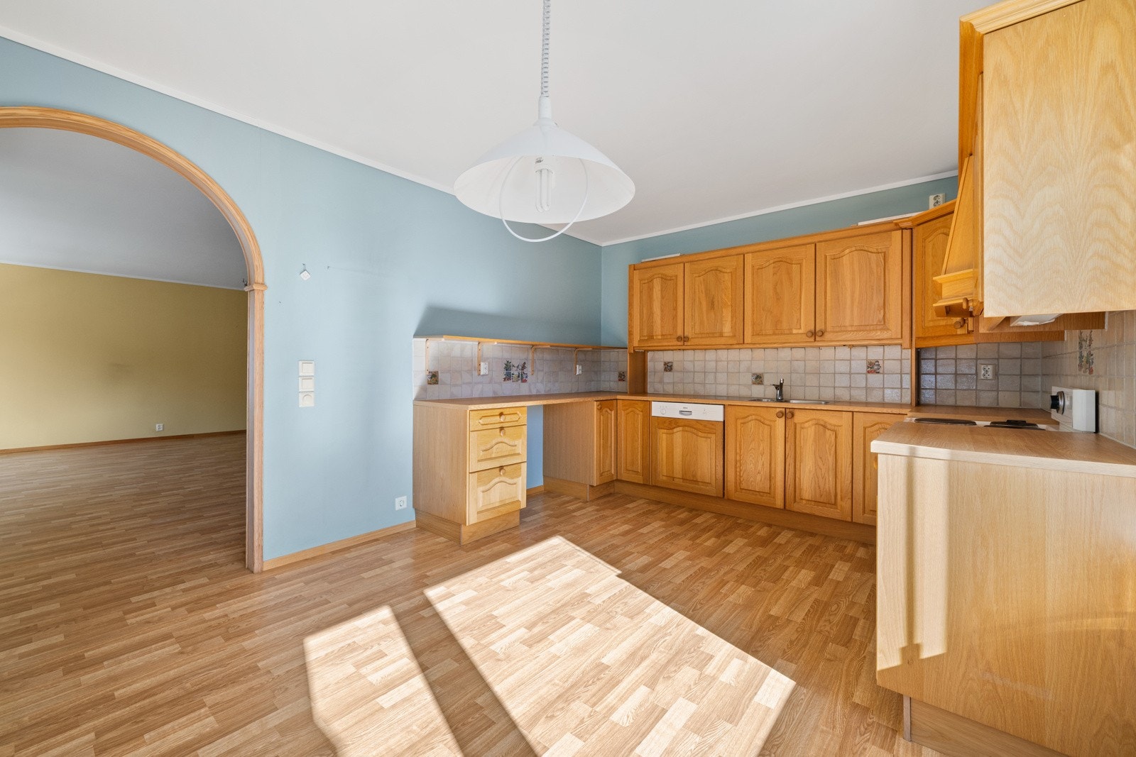 Stor åpen løsning inn mot stuen Galleribilde