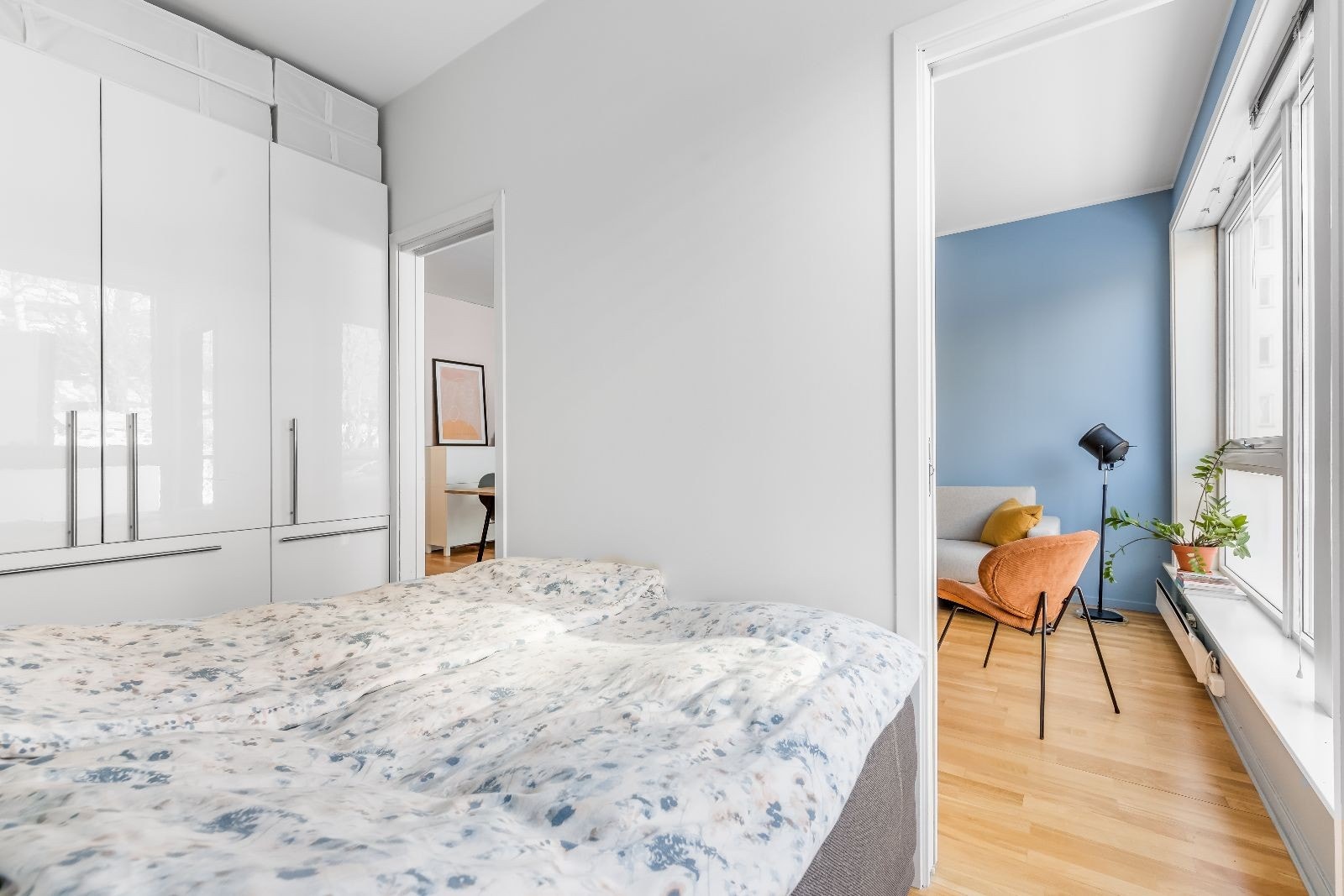 Soverom med god skapplass Galleribilde