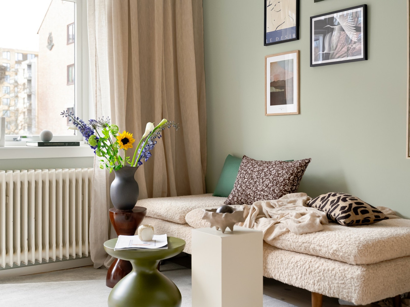 Utskiftning av vinduer og balkongdør i leiligheten skal etter planen skje i mai 2025. Galleribilde