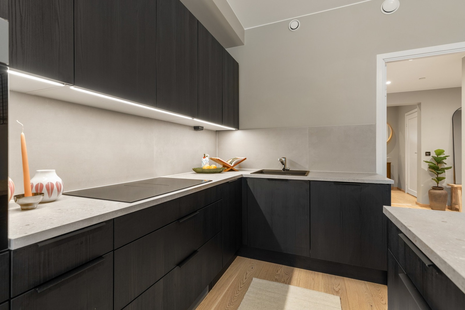 Ventilator er innebygd i innredning/platetopp og har komfyrvakt Galleribilde