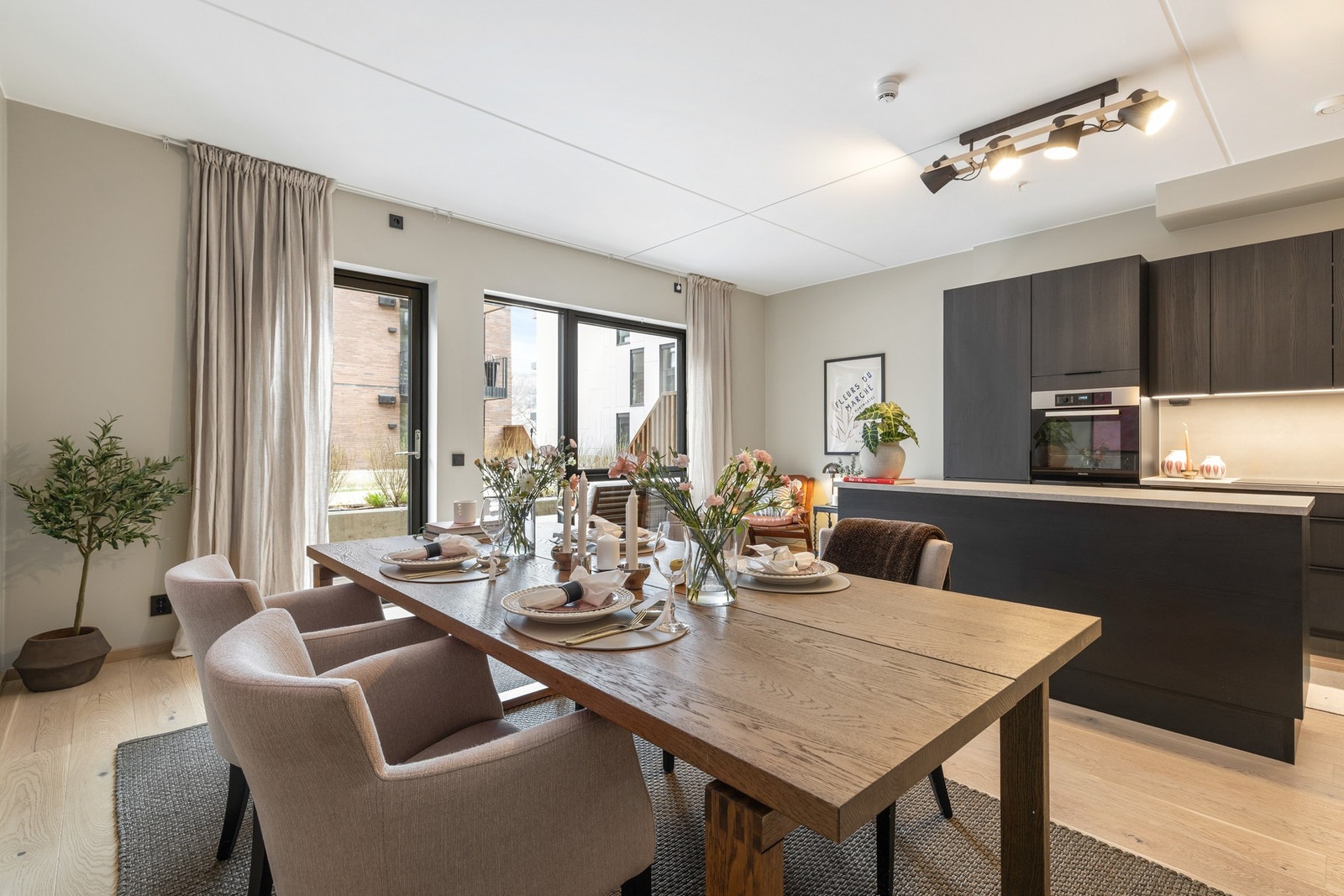 Velkommen til Losjeplassen 20 - Et av få townhouse i attraktive Svanegangen Galleribilde