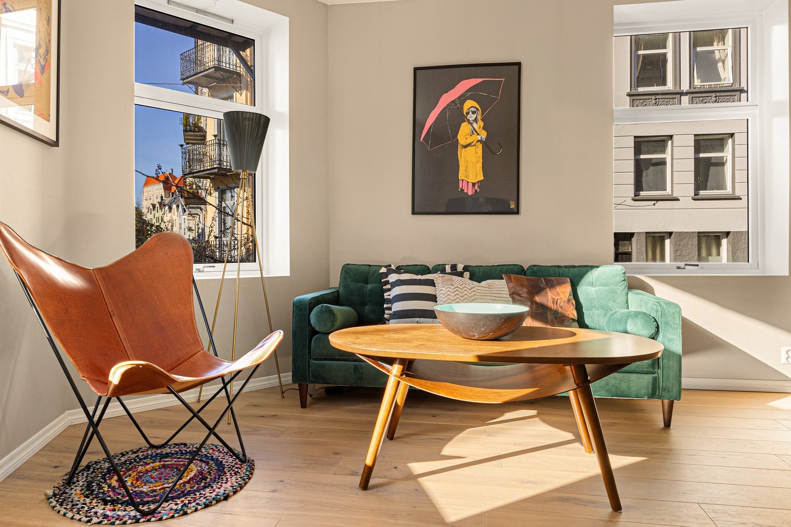 Her har du plass til en stor sofakrok for når man er alene, men også plass til besøk. Galleribilde