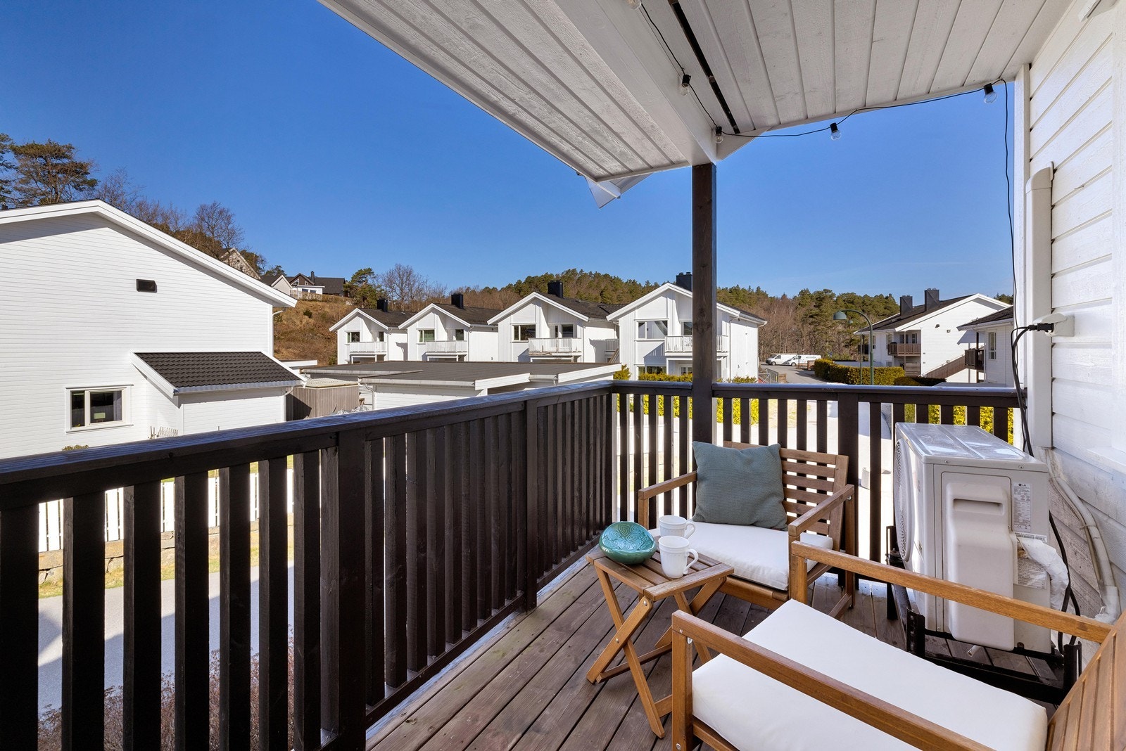 Trivelig vestvendt terrasse Galleribilde