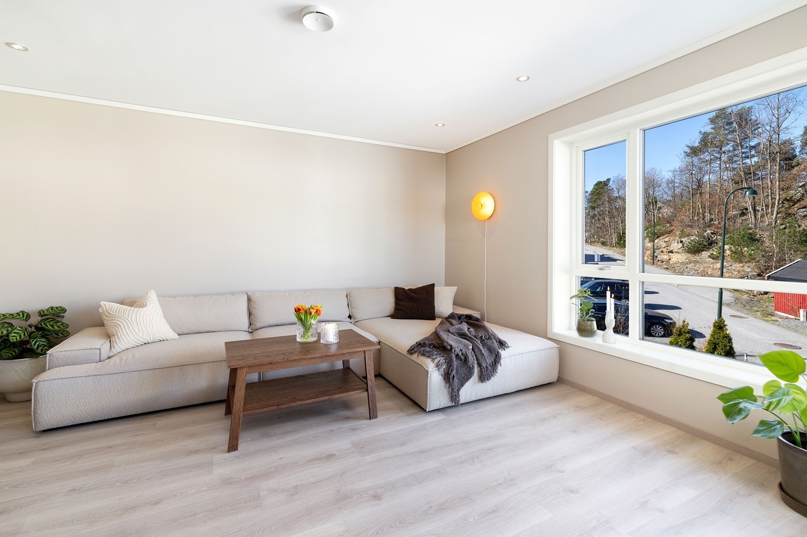 God plass til stor sofagruppe Galleribilde