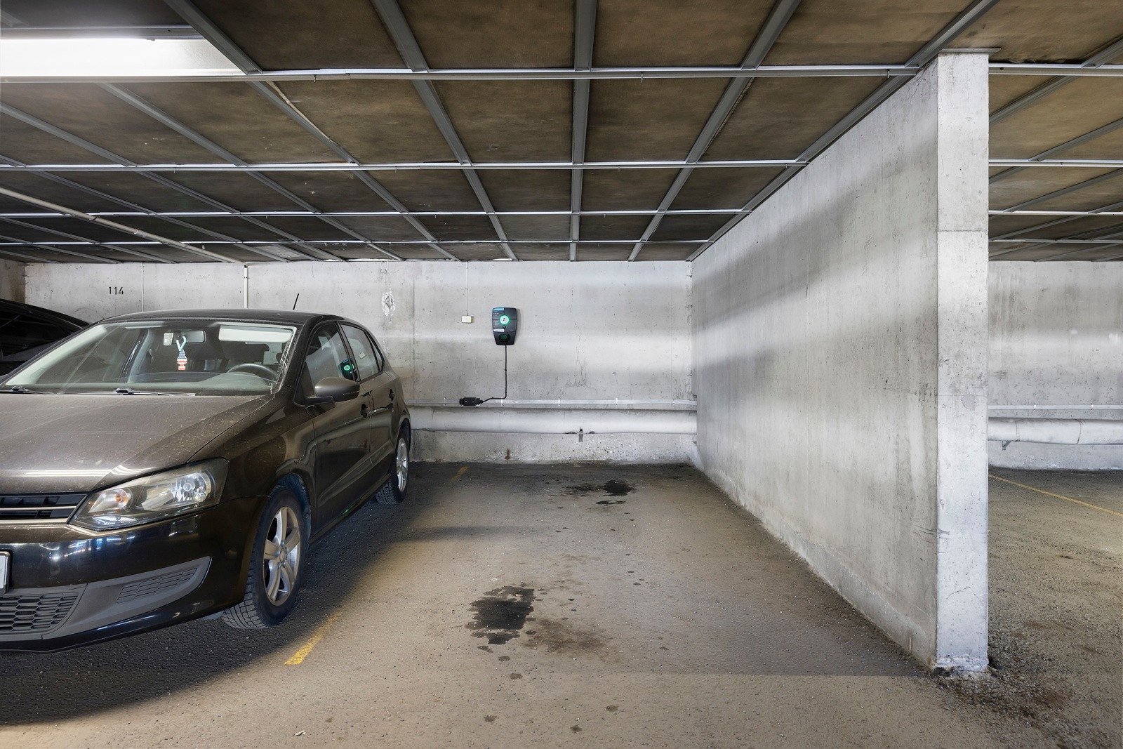 Plass i felles garasjeanlegg følger boligen ved salg. Galleribilde