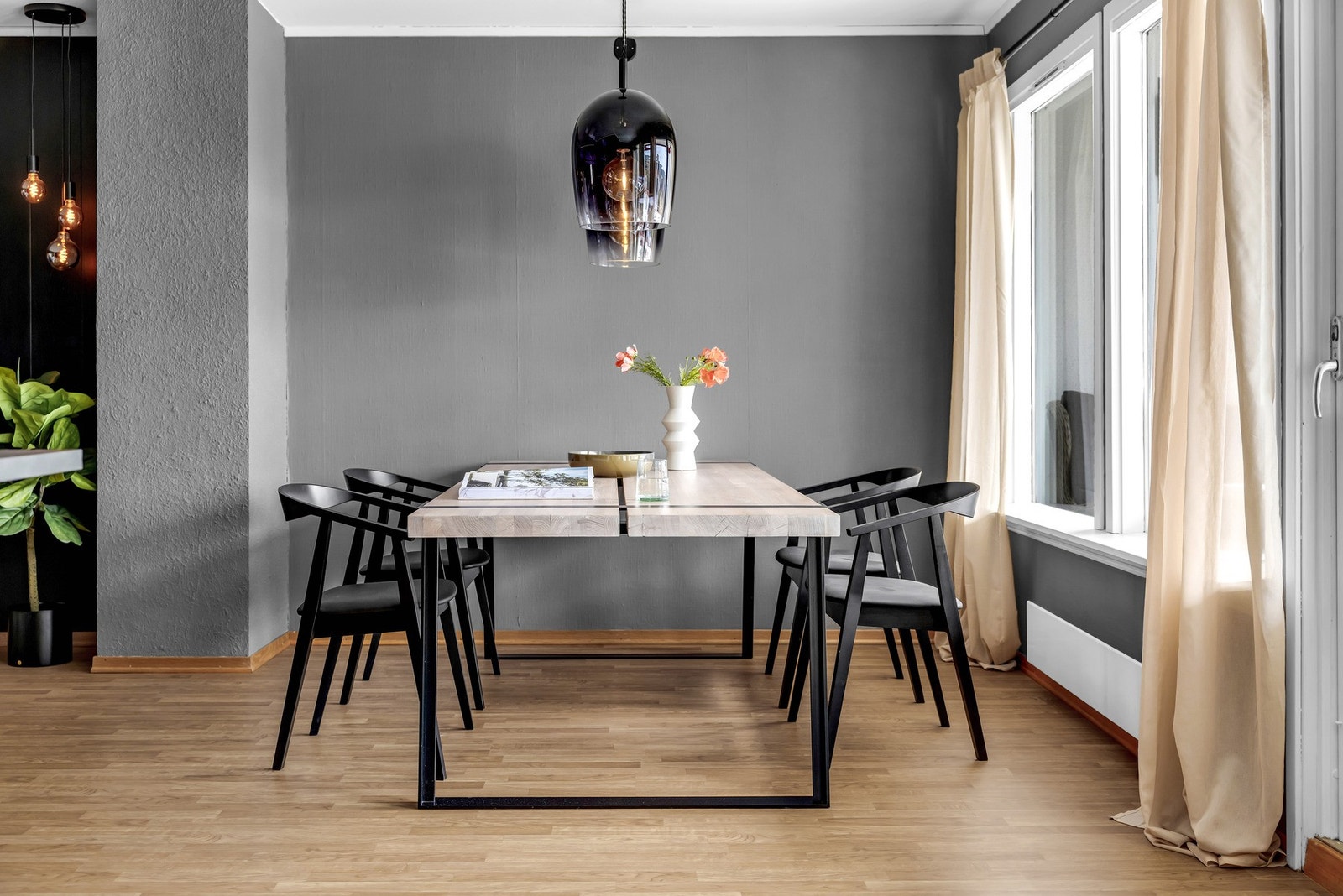 Her er det god plass til å invitere inn venner og familie på hyggelig middagsselskaper. Galleribilde