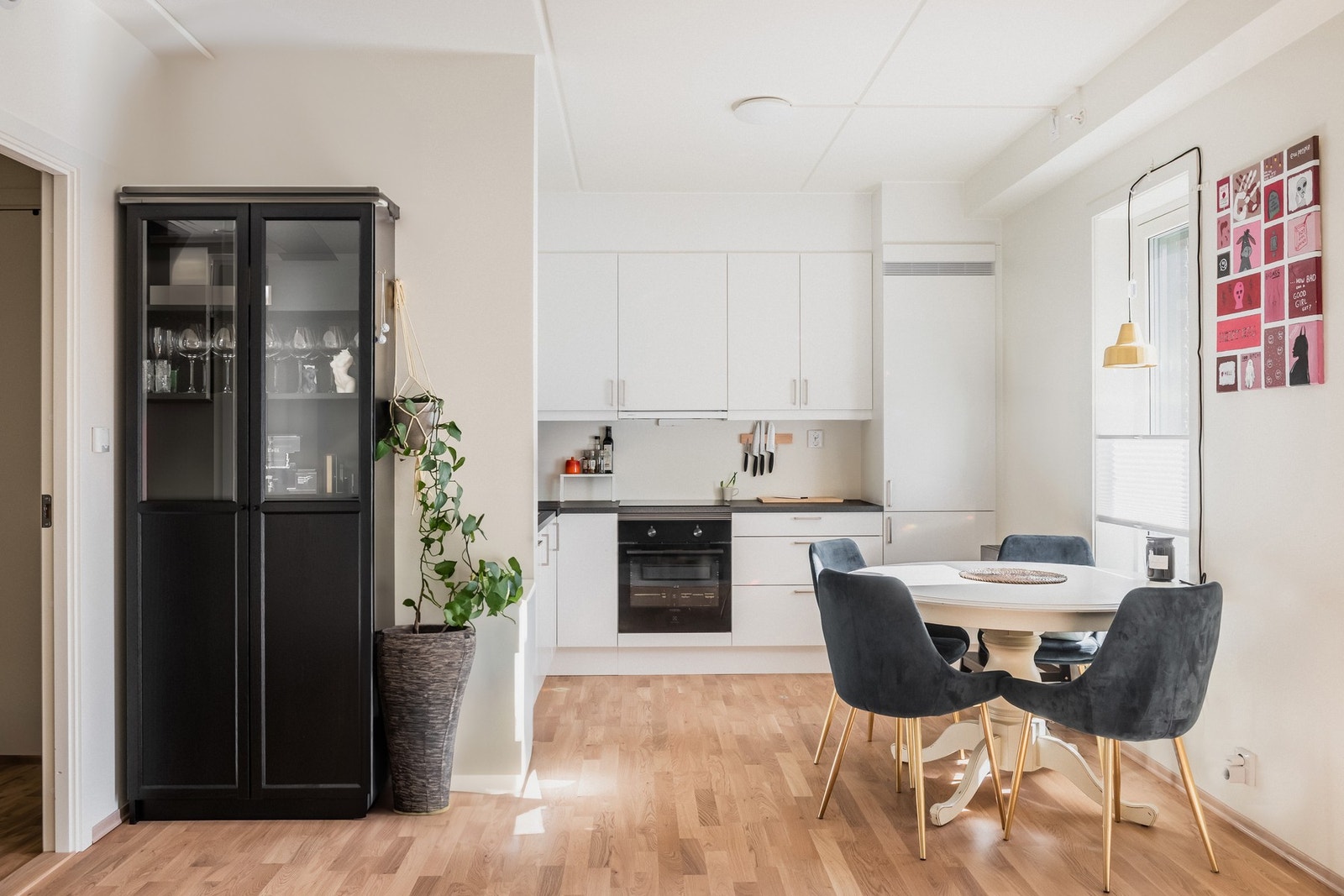 God plass til spisestuemøblement. Galleribilde