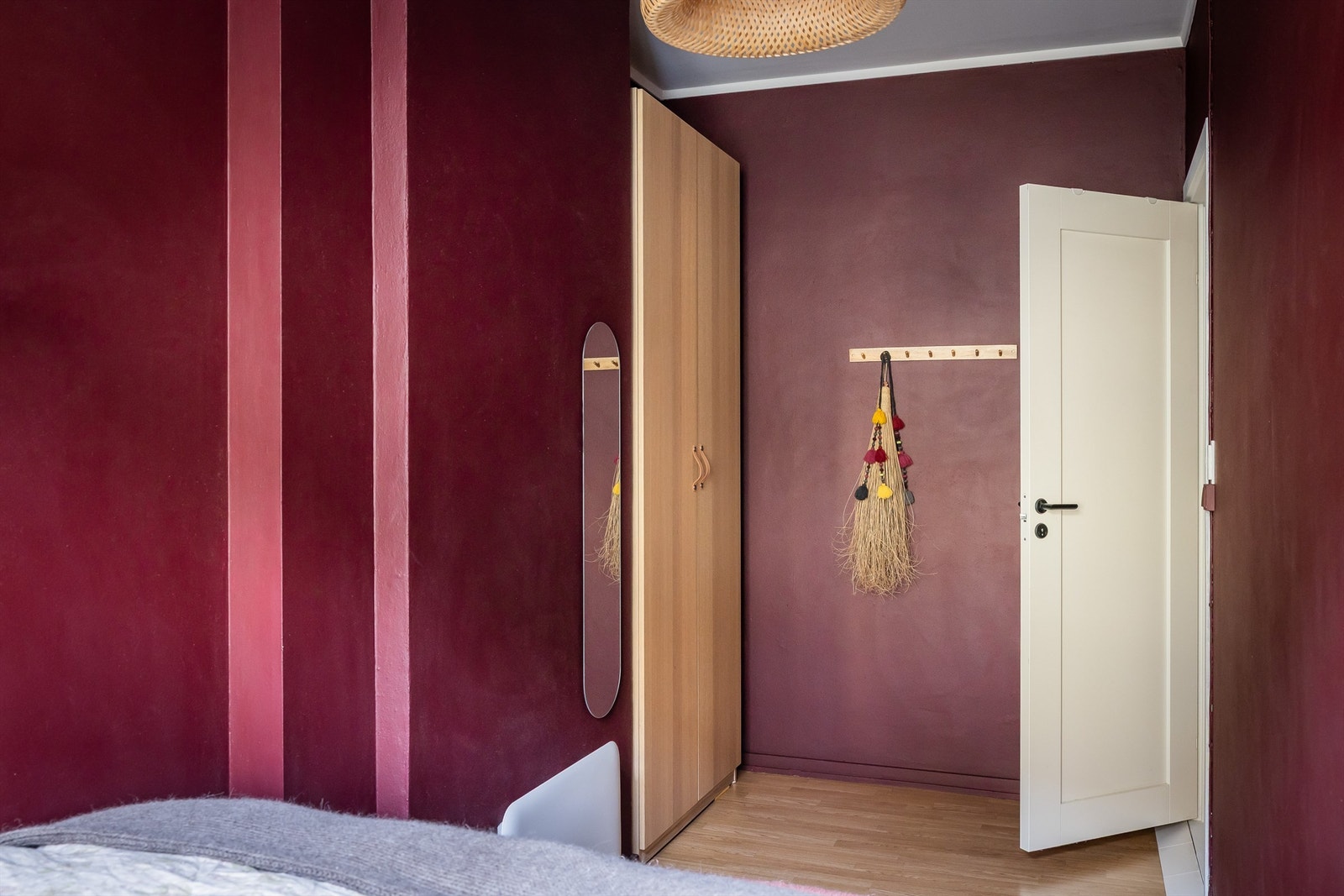 Soverommet er av god størrelse med plass til garderobe. Galleribilde