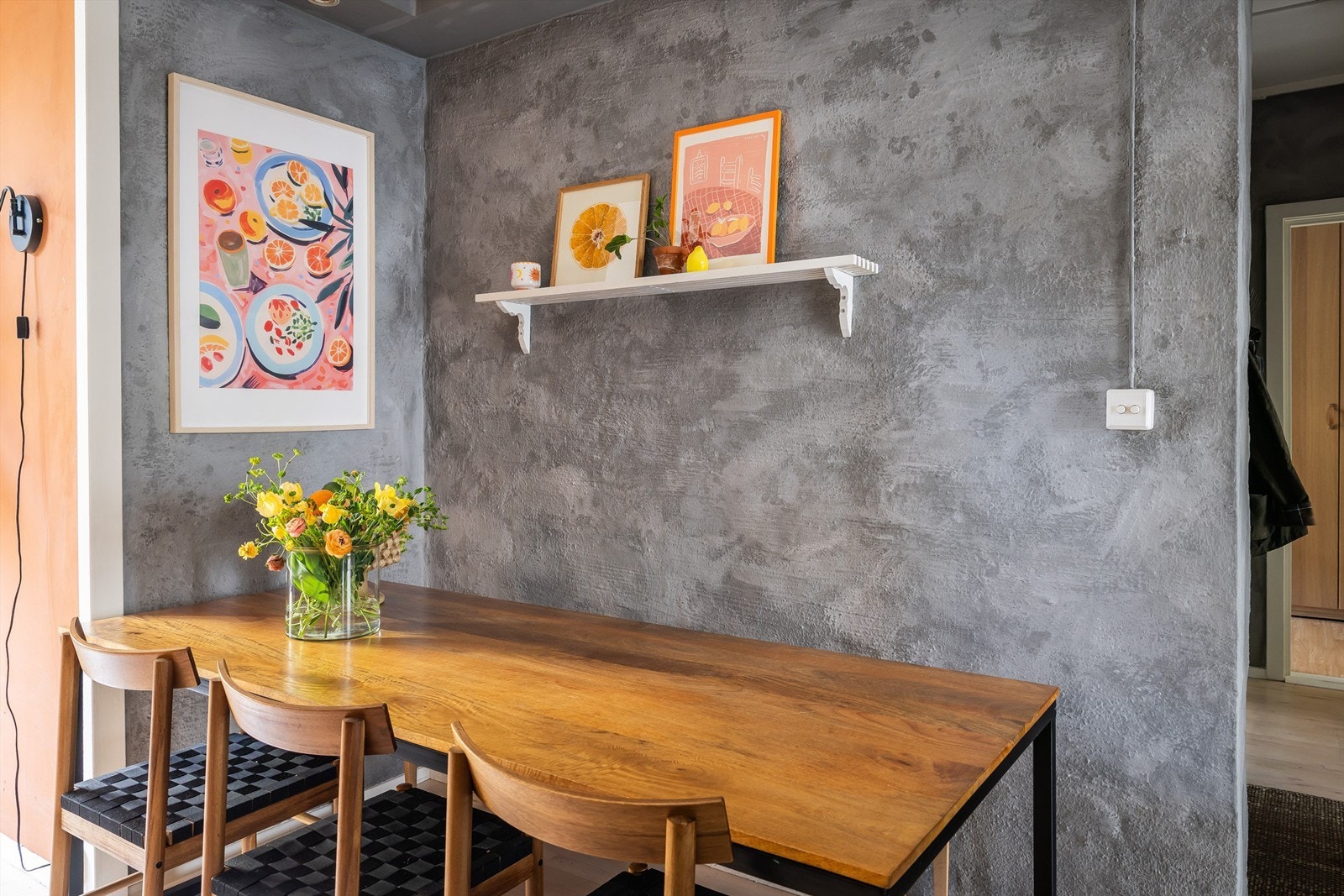 Velkommen til bords, her er det plass til spisebord på over 2m! Galleribilde