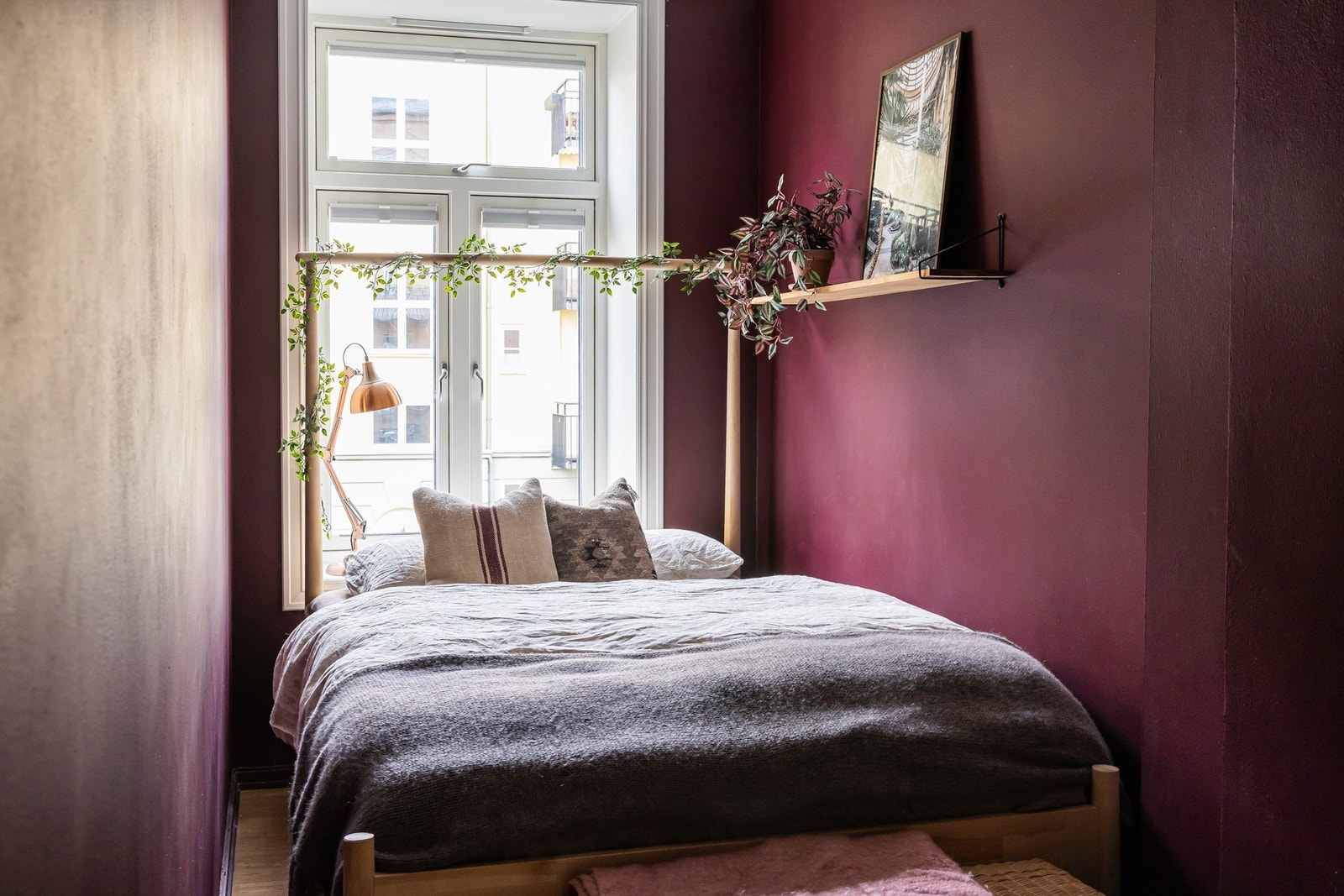 Rommet er holdt i lune og behagelige nyanser. Galleribilde