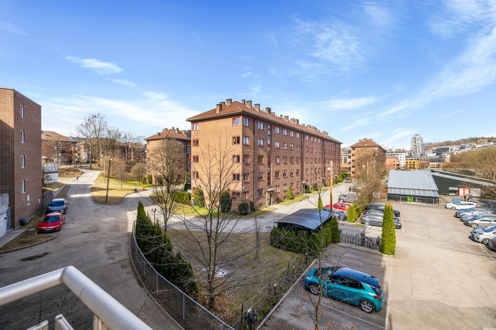 Gode solforhold fra morgningen til midt på dagen Galleribilde