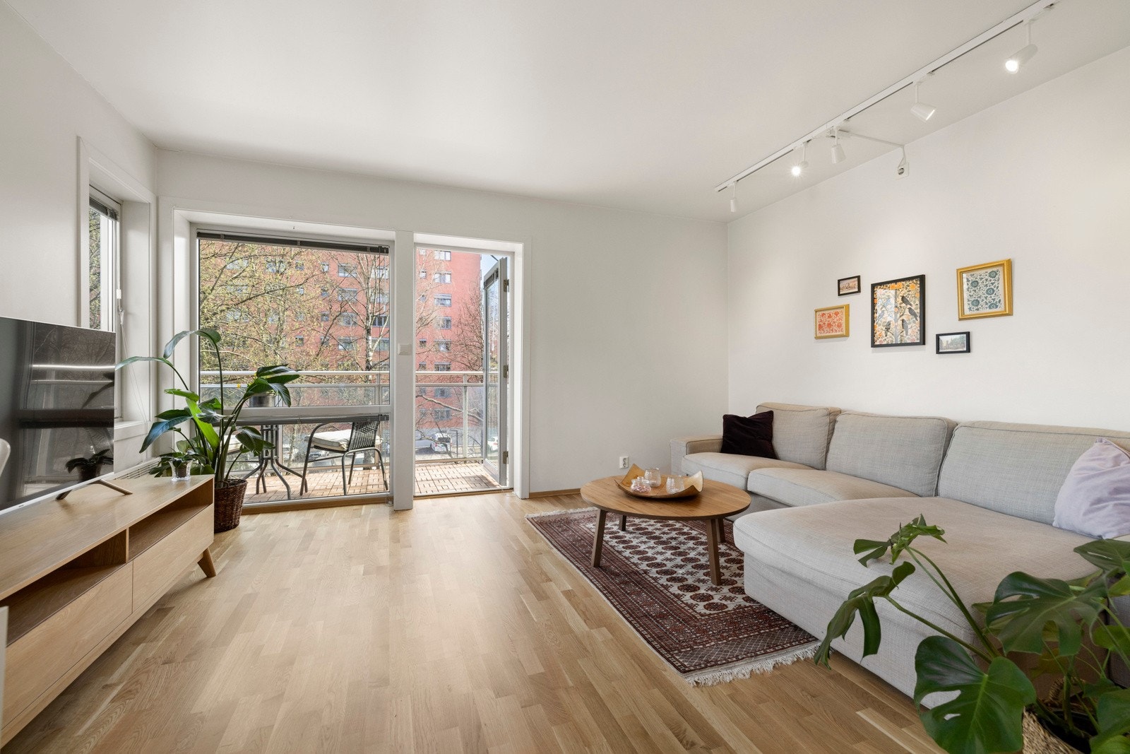 Lys stue med gode innredningsmuligheter Galleribilde