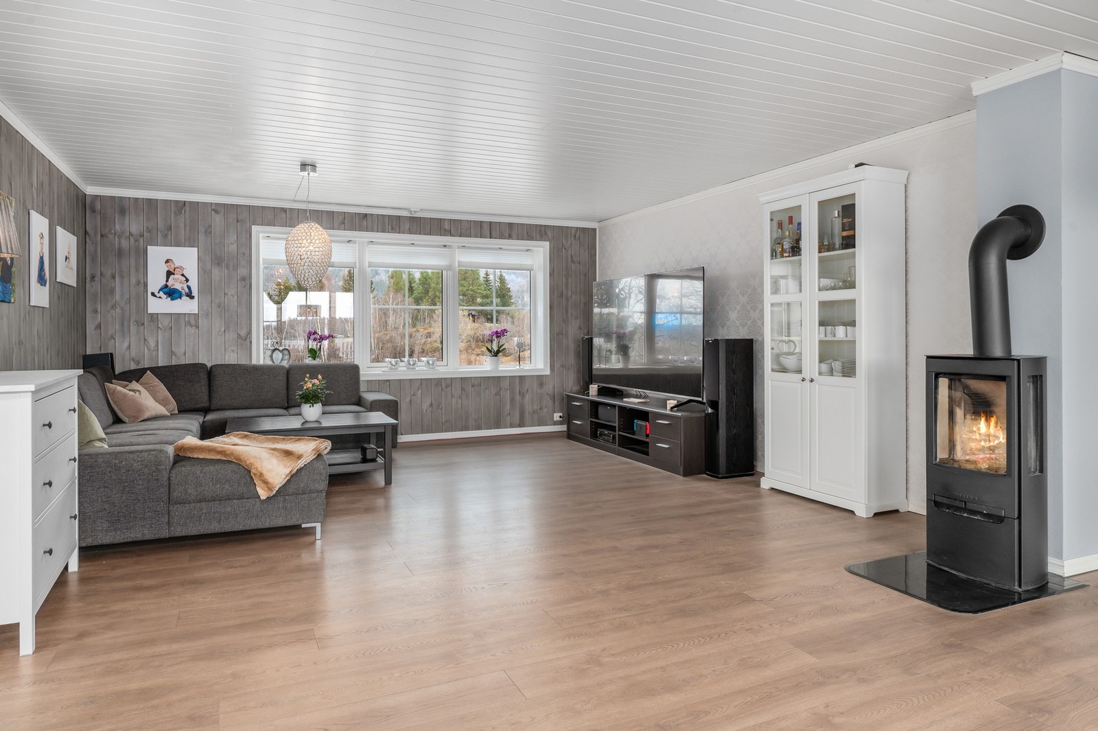 Vedfyring i stuen Galleribilde