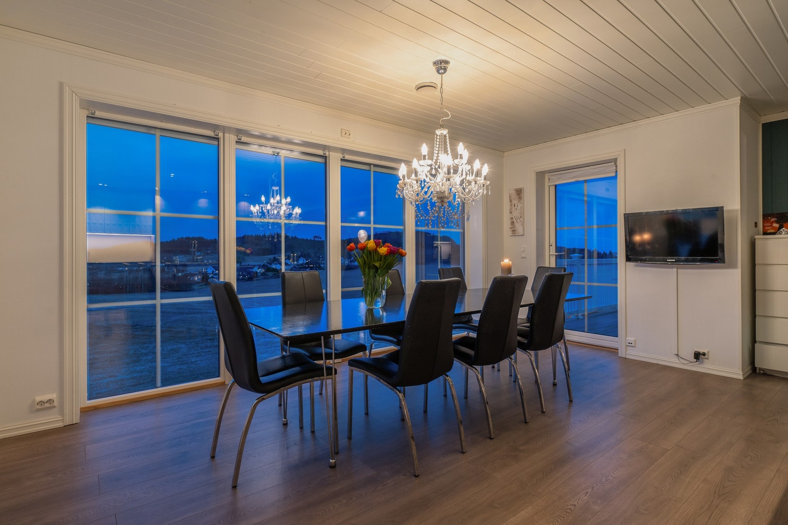 Utgang til terrasse fra spisebordet Galleribilde