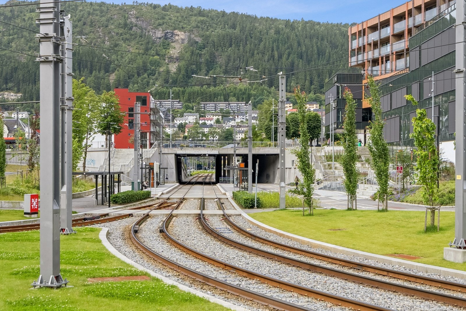 Leiligheten har kort vei til Bybanestopp på Kronstad, samt Kronstad X. Likevel er leiligheten adskilt støy og trafikk Galleribilde