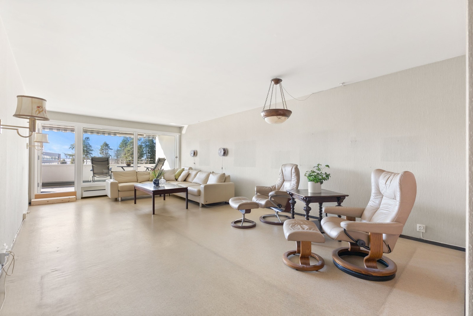 En lys og gjennomgående leilighet på 105 kvm fordelt over en flate. Galleribilde