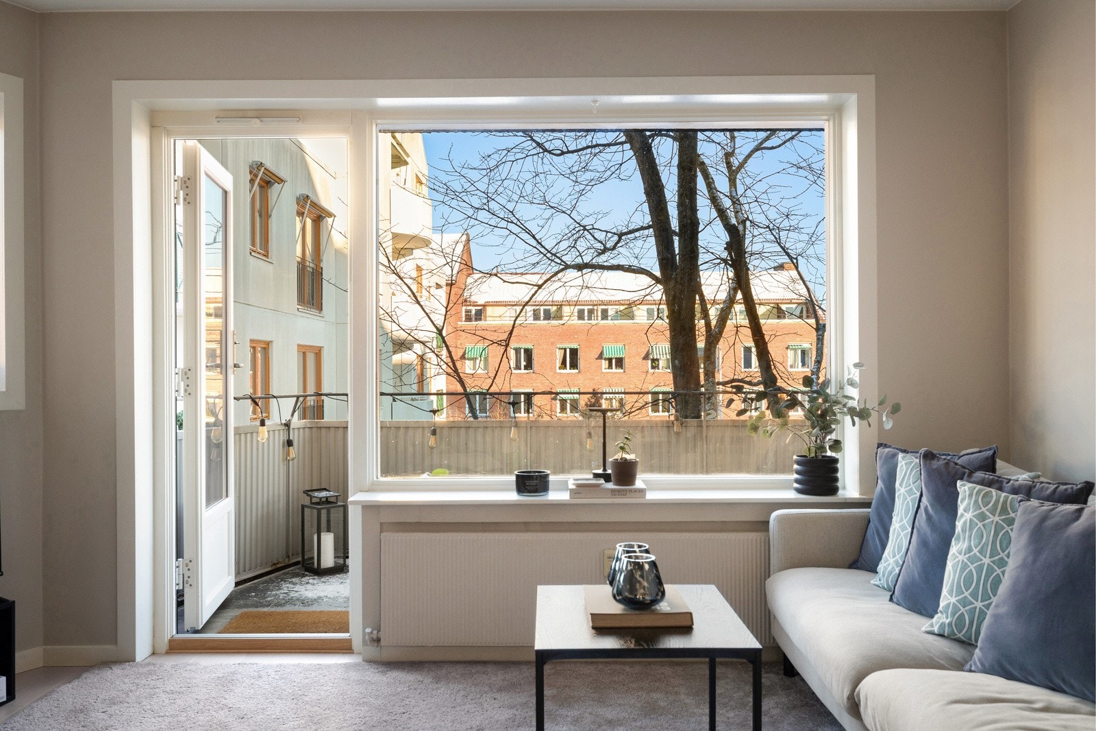 Balkongdøren ble skiftet i 2022 og alle balkonger skal pusses og males i regi av sameiet våren 2025 Galleribilde