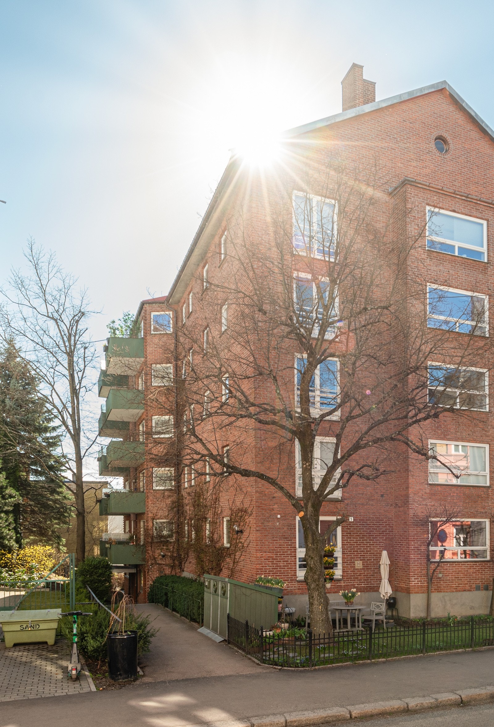 Rosenborggata 5 mottok årets hagepris 2024 for Oslos fineste sameie-/ borettslagshage av Oslo kommune Galleribilde