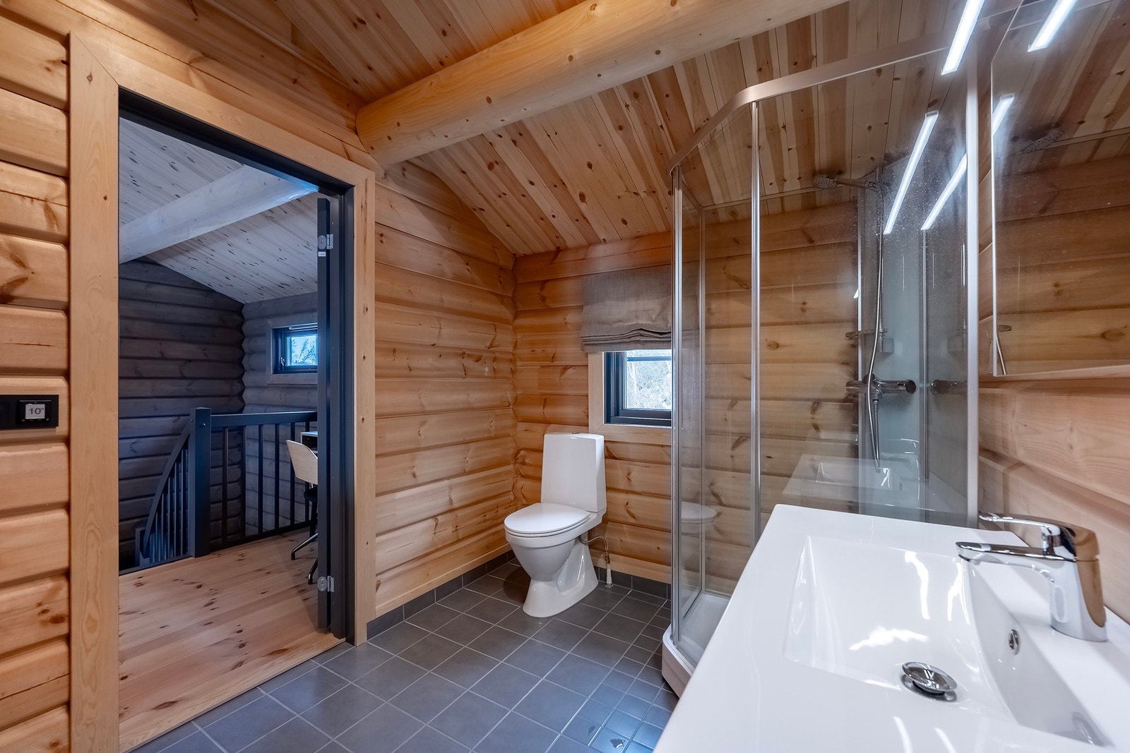 Badet i 2.etasjen har også varmekabler i gulvet. Galleribilde