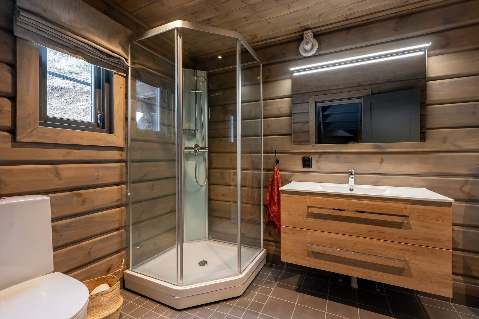 Her er det fliser på gulv med varme. Galleribilde