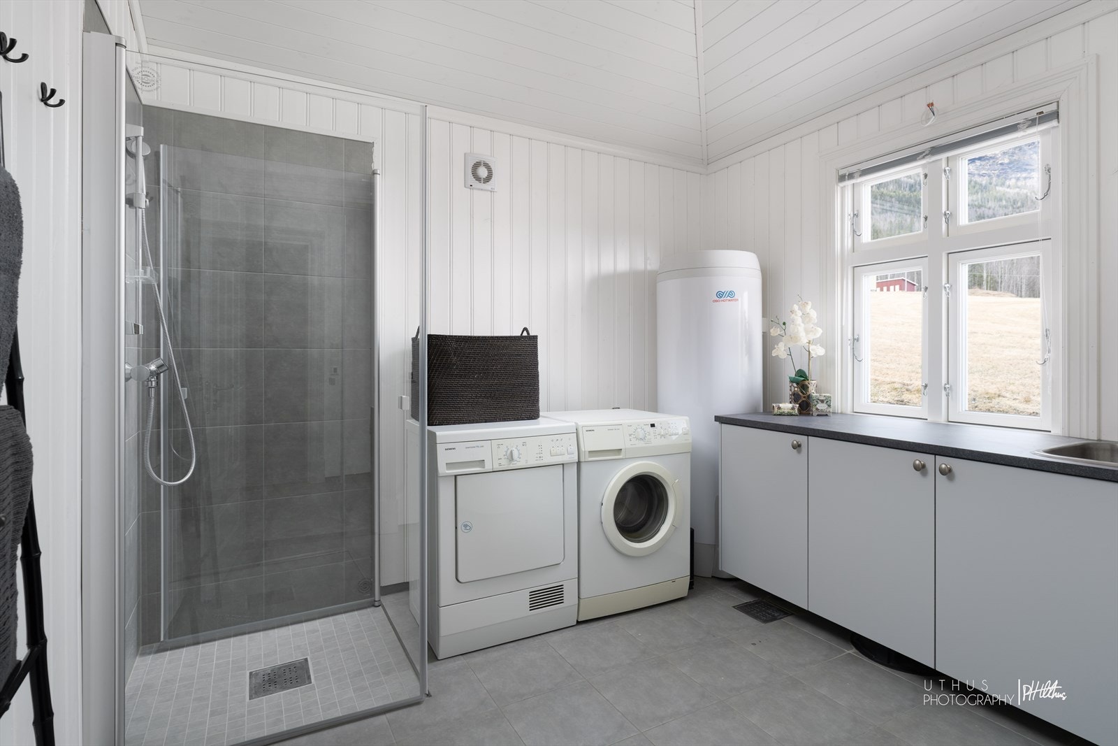 Vaskerommet er bygget i henhold til den tekniske forskriften TEK17, som var gjeldende på byggingstidspunktet. Galleribilde