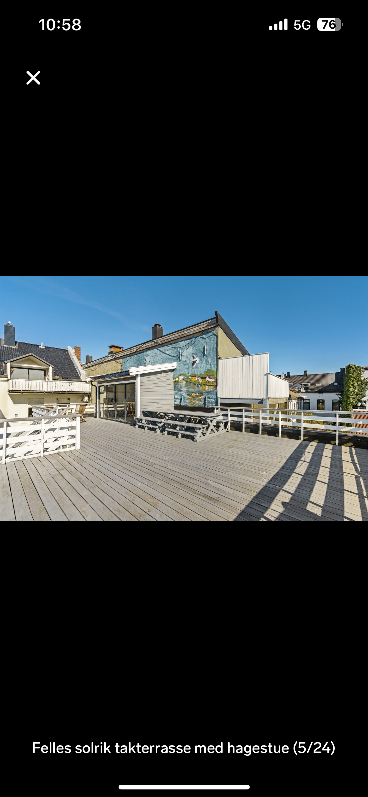 Felles solrik takterrasse med hagestue Galleribilde