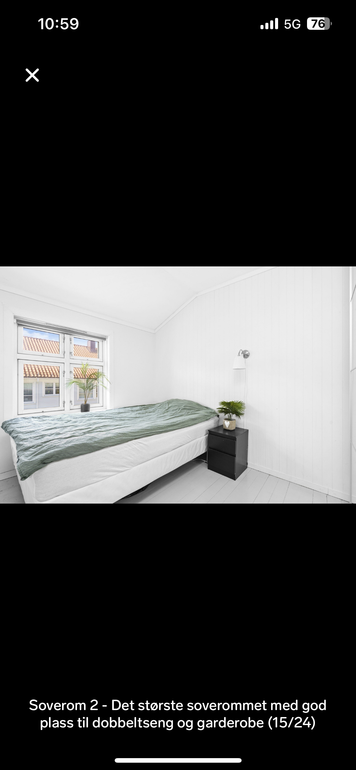 Soverom 2 - Det største soverommet, lyst og god plass til seng og garderobe Galleribilde