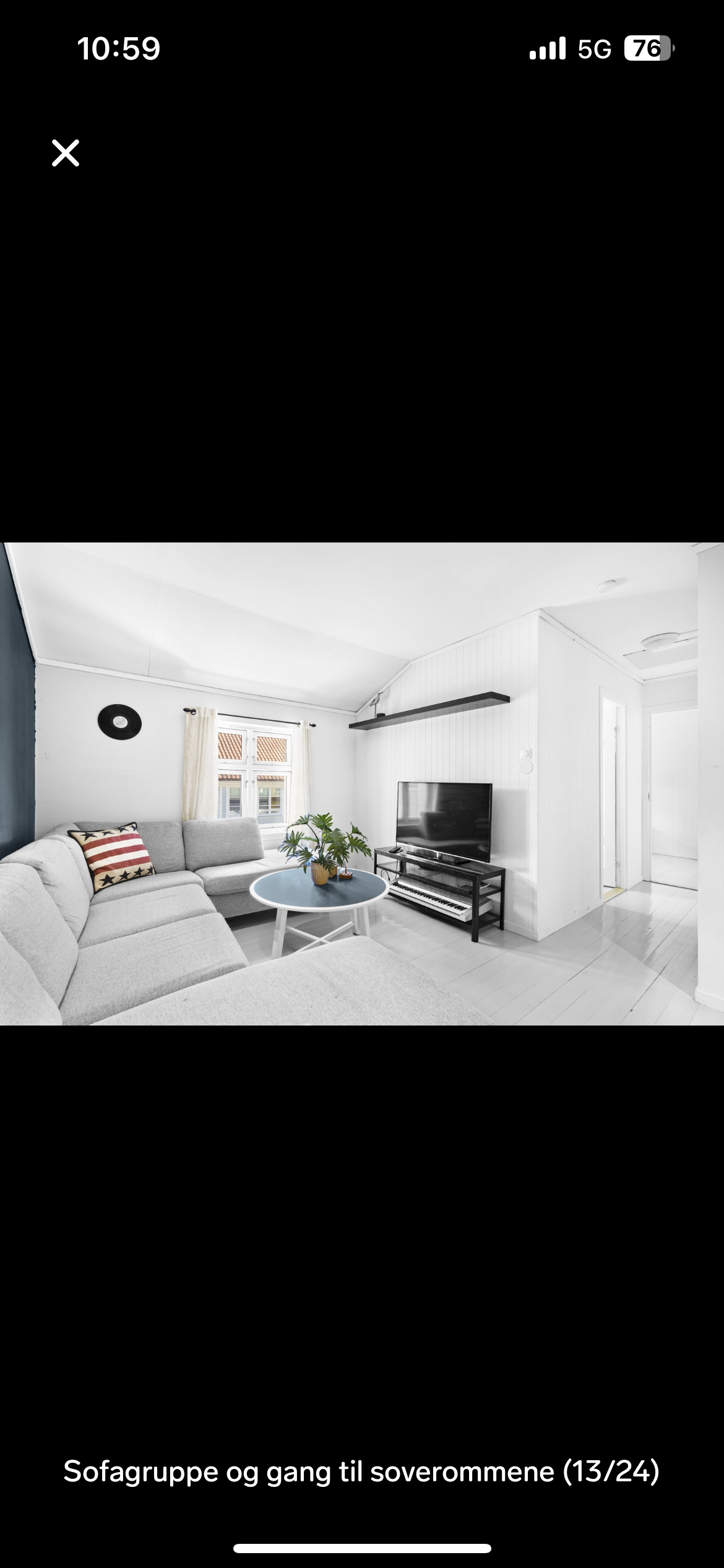 Sofagruppe og gang til soverommene Galleribilde