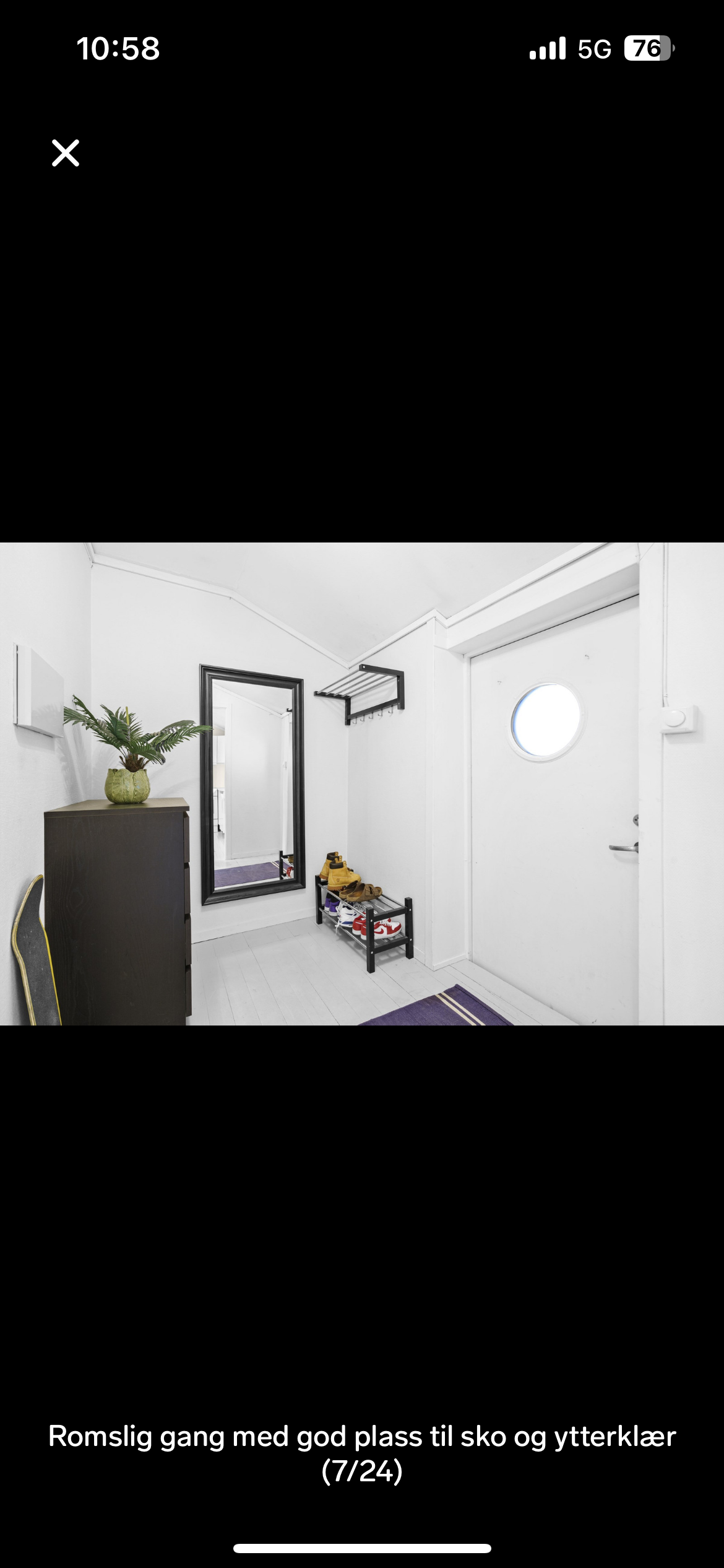 Romslig gang med god plass til sko og ytterklær Galleribilde