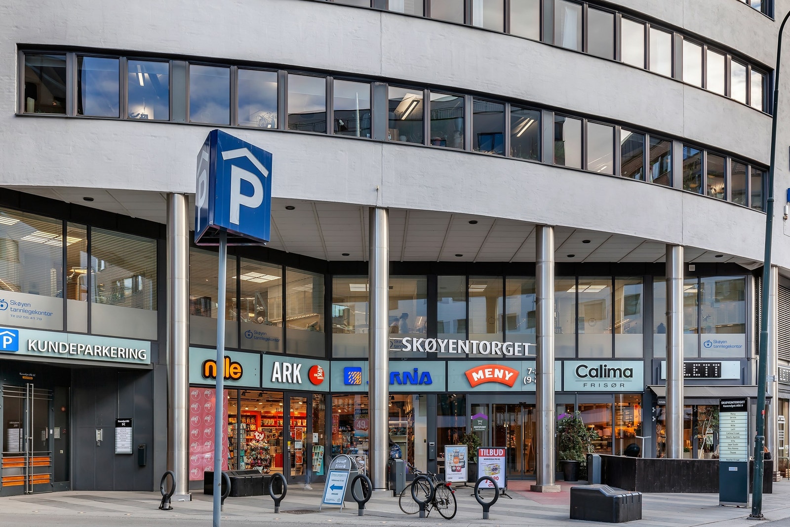 Kun en kort spasertur bort til Karenslyst Allé med mange gode servicetilbud. Galleribilde