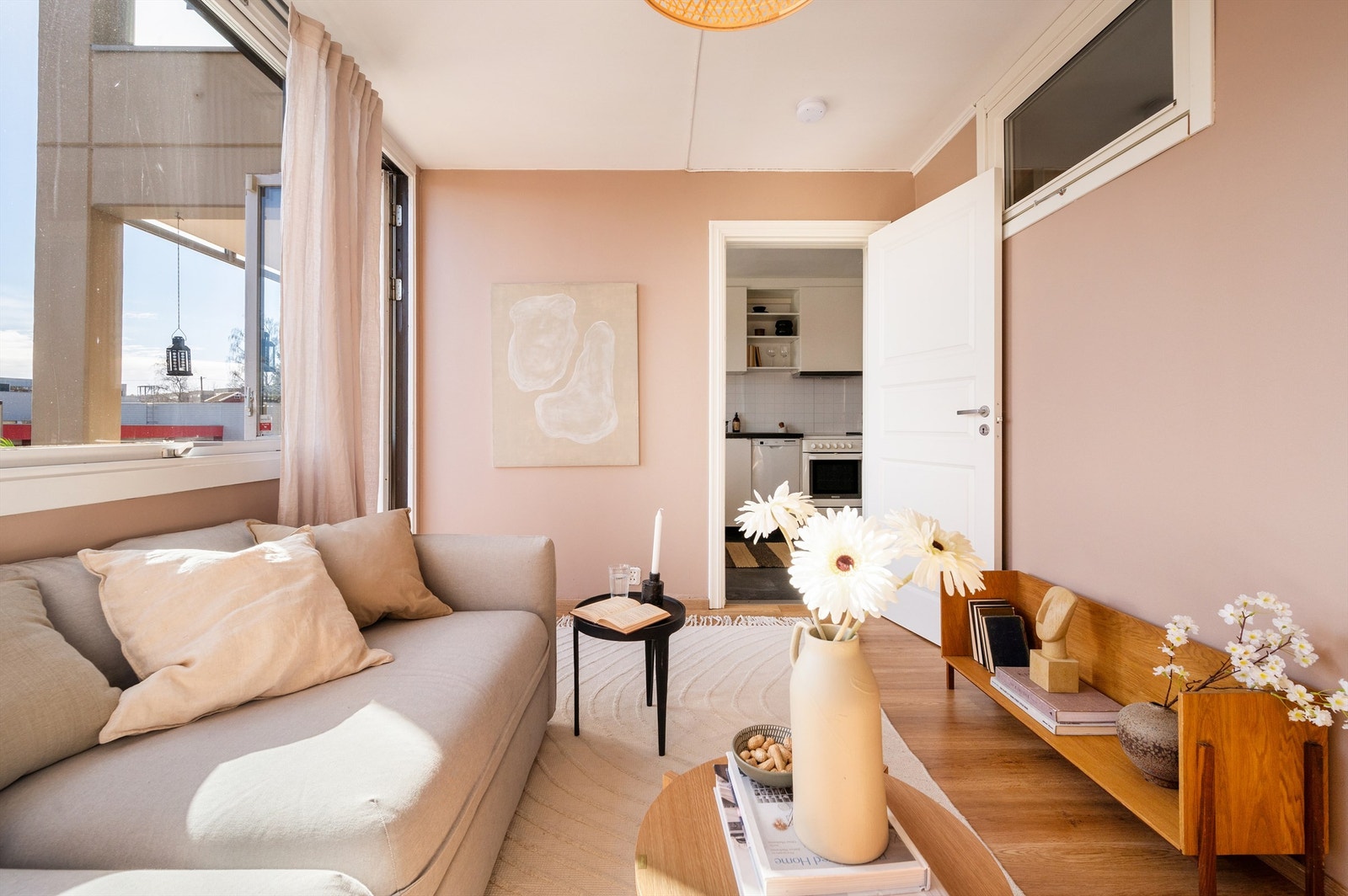 Fin plass til sofa i stuen Galleribilde