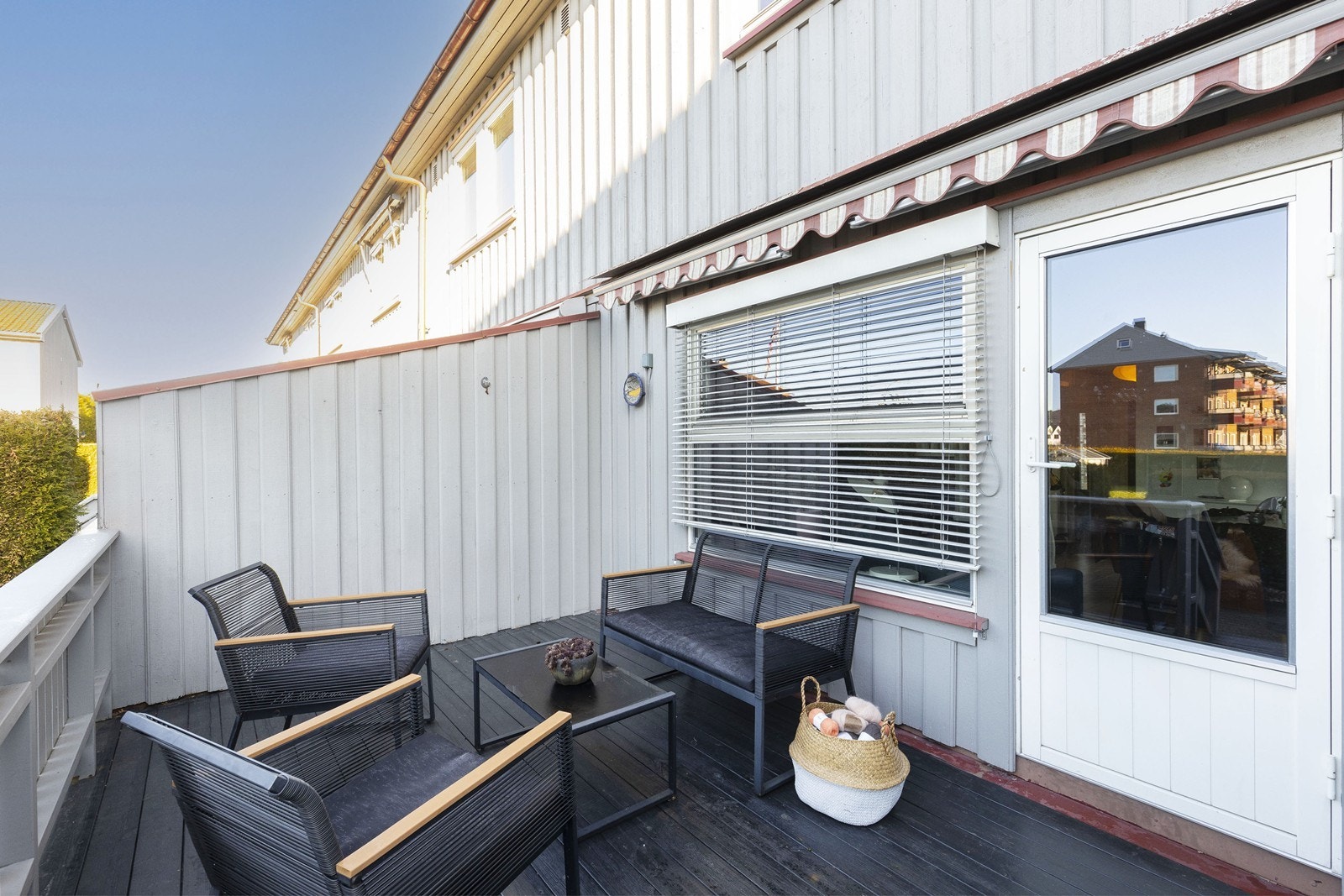 Terrassemarkise og stålmarkise på stuevindu Galleribilde