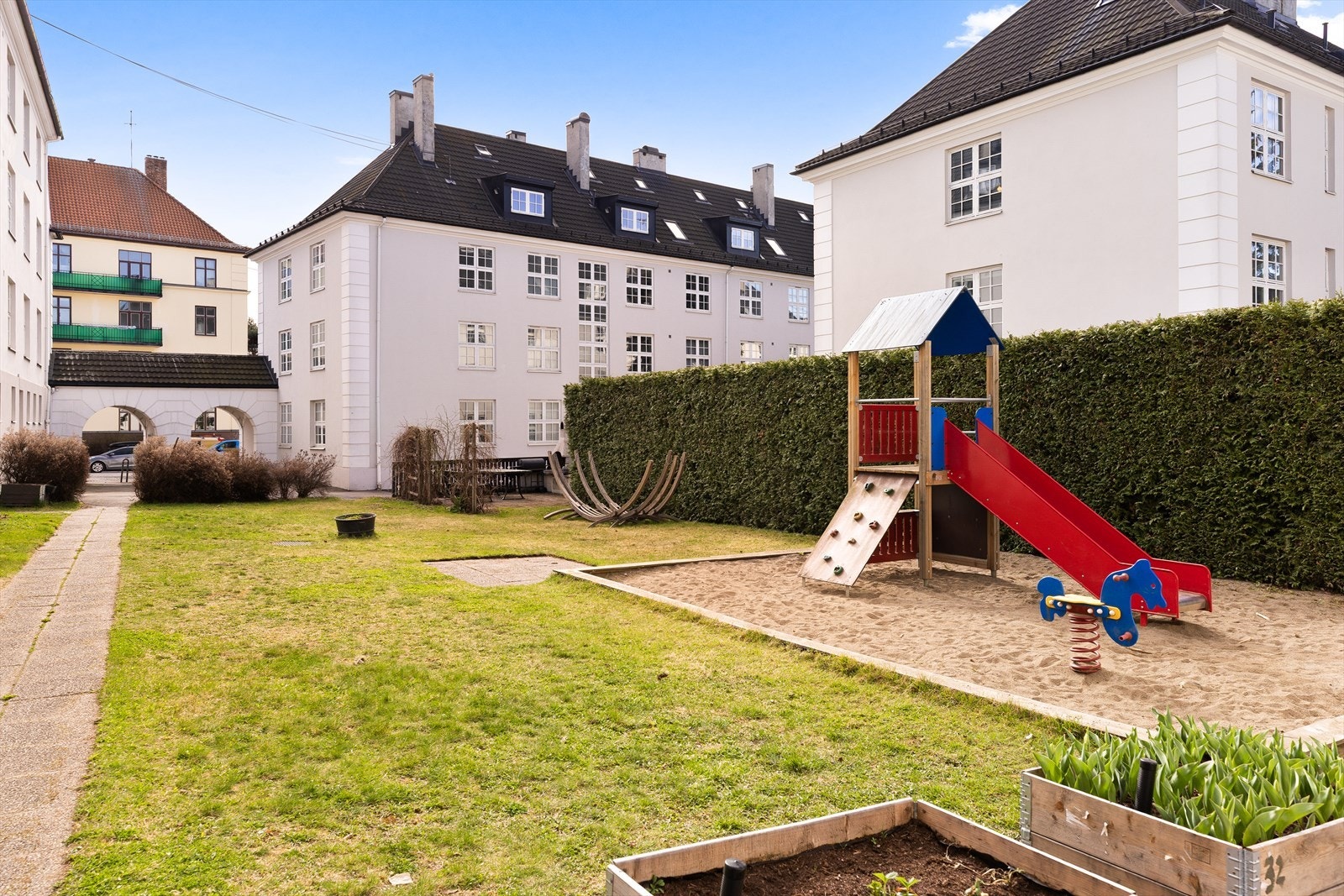 Her kan man nyte solrike dager i rolige og barnevennlige omgivelser. Galleribilde