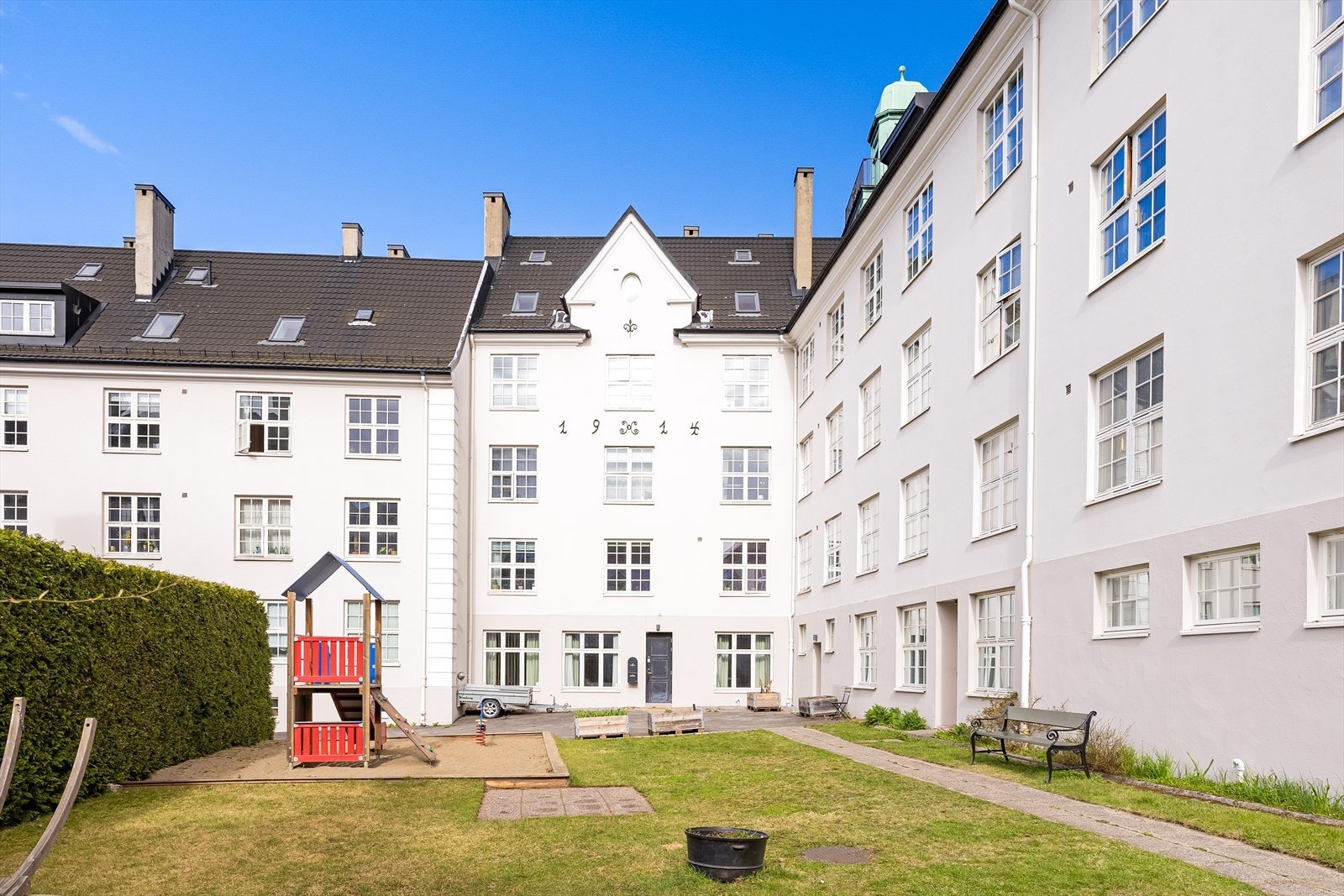 Arkitekt Morgenstierne & Eide har tegnet bygningene i dette borettslaget. Her er du omringet av historie og arkitektoniske utrykk du ikke finner mange andre steder. Galleribilde