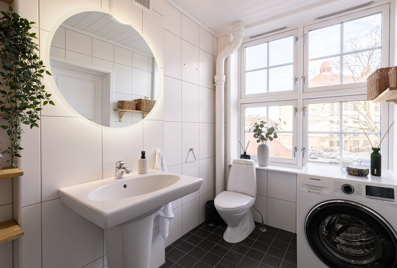 Flislagt baderom fra 2009 i følge eier. Galleribilde