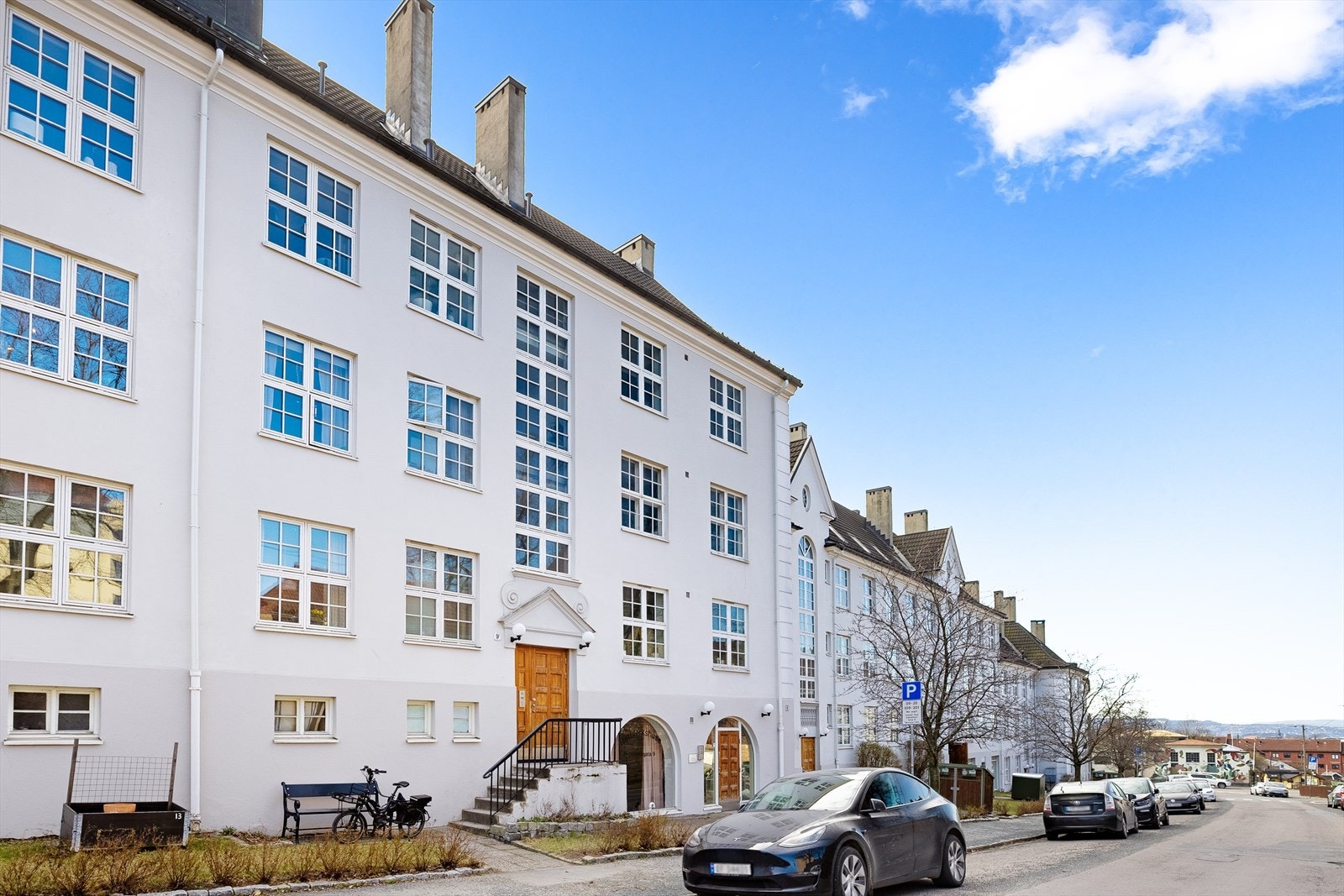 Leiligheten ligger meget attraktivt og sentralt til på Rosenhoff, med en god internbeliggenhet i byggets 3.etasje. Galleribilde