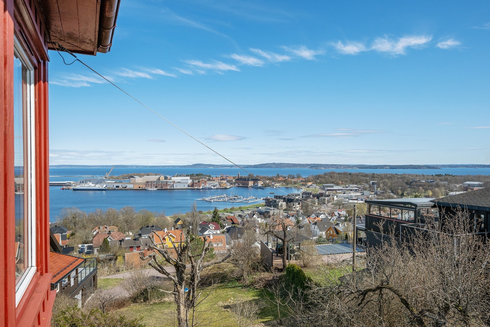 Her ser vi litt av utsikten fra vinterhagen Galleribilde