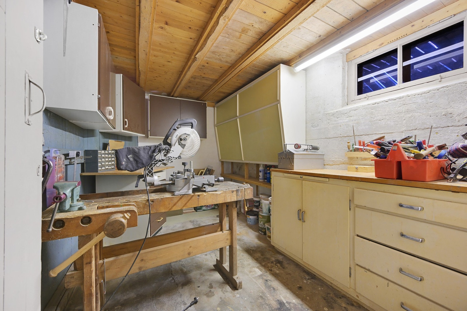 Hobbyrommet i kjelleren gir mulighet for kreativitet selv om du ikke har Meget i sløyd... Galleribilde