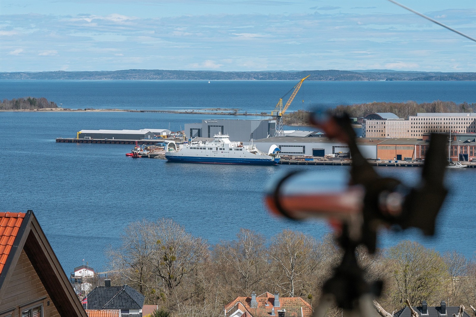 Her er det bare å investere i ny kikkert for å følge med på skipstrafikken Galleribilde
