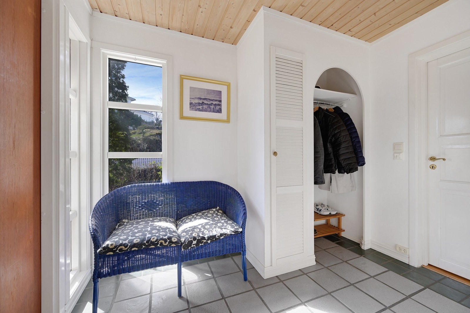 Vindfang med gulvvarme og garderobeplass Galleribilde