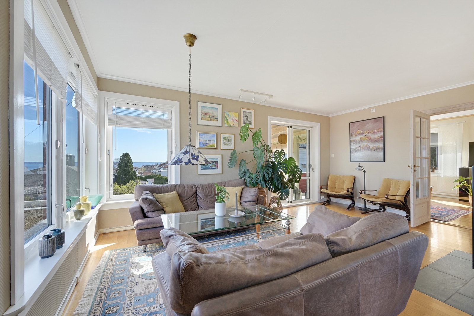 Store vindusflater med sjelden fin utsikt Galleribilde