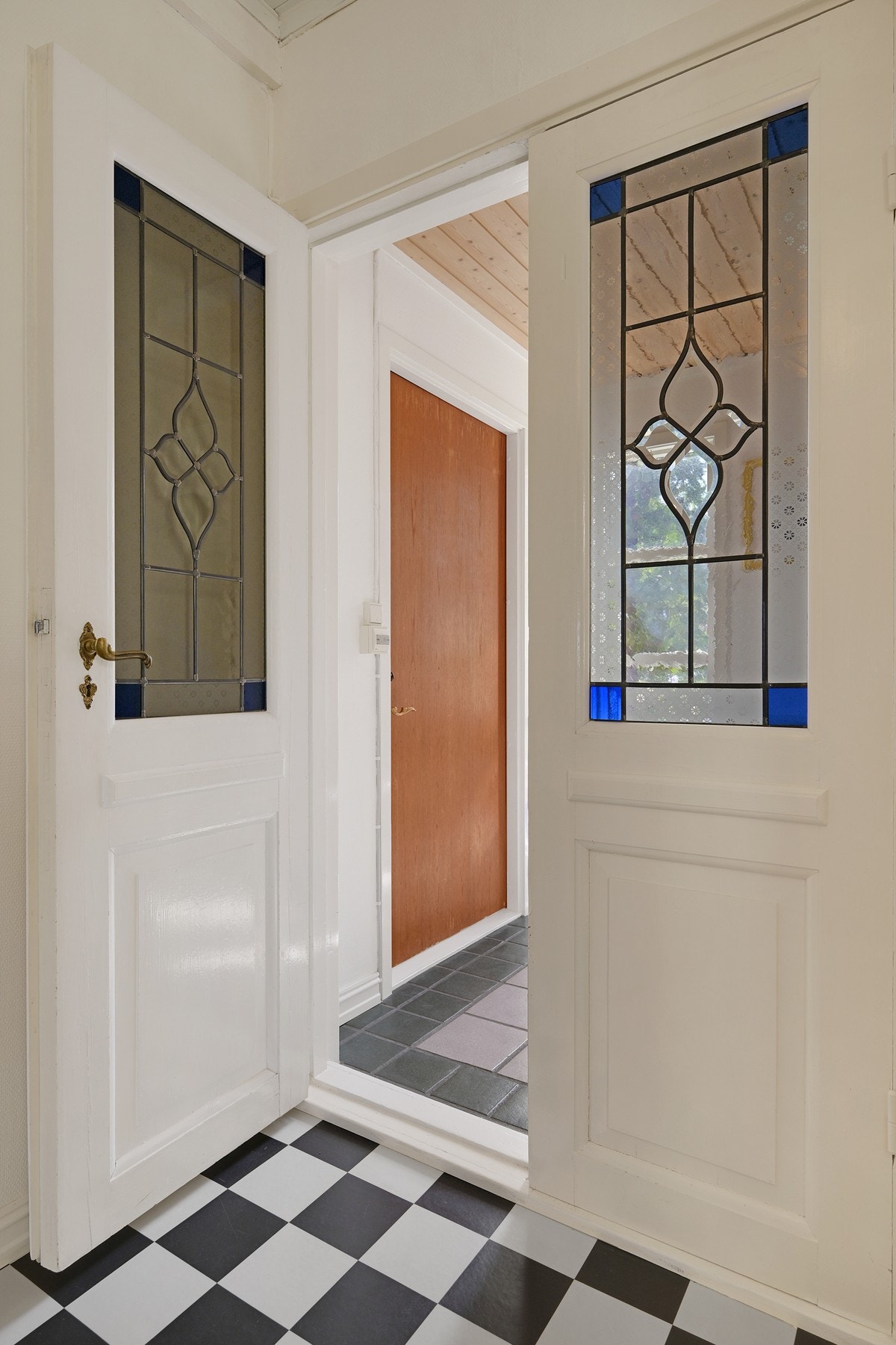 Vi forsetter inn den pene døra til hallen Galleribilde