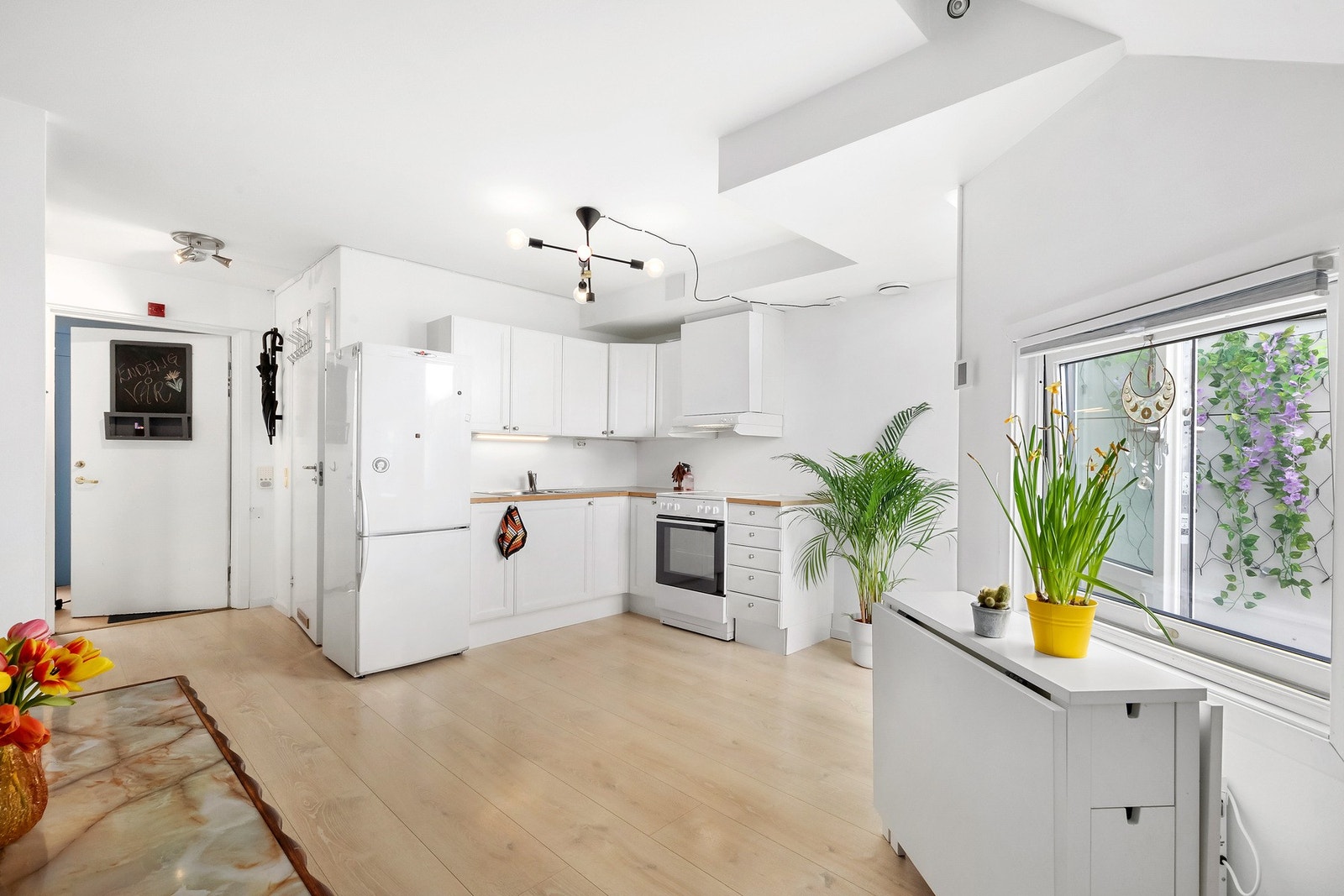 Det er lagt nytt laminat gulv og malt i 2021. Galleribilde