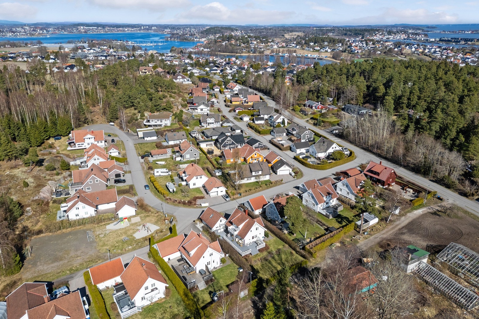 Det er etablert ny sykkel- og gangsti langs hele veien fra skolen til badeplass. Galleribilde