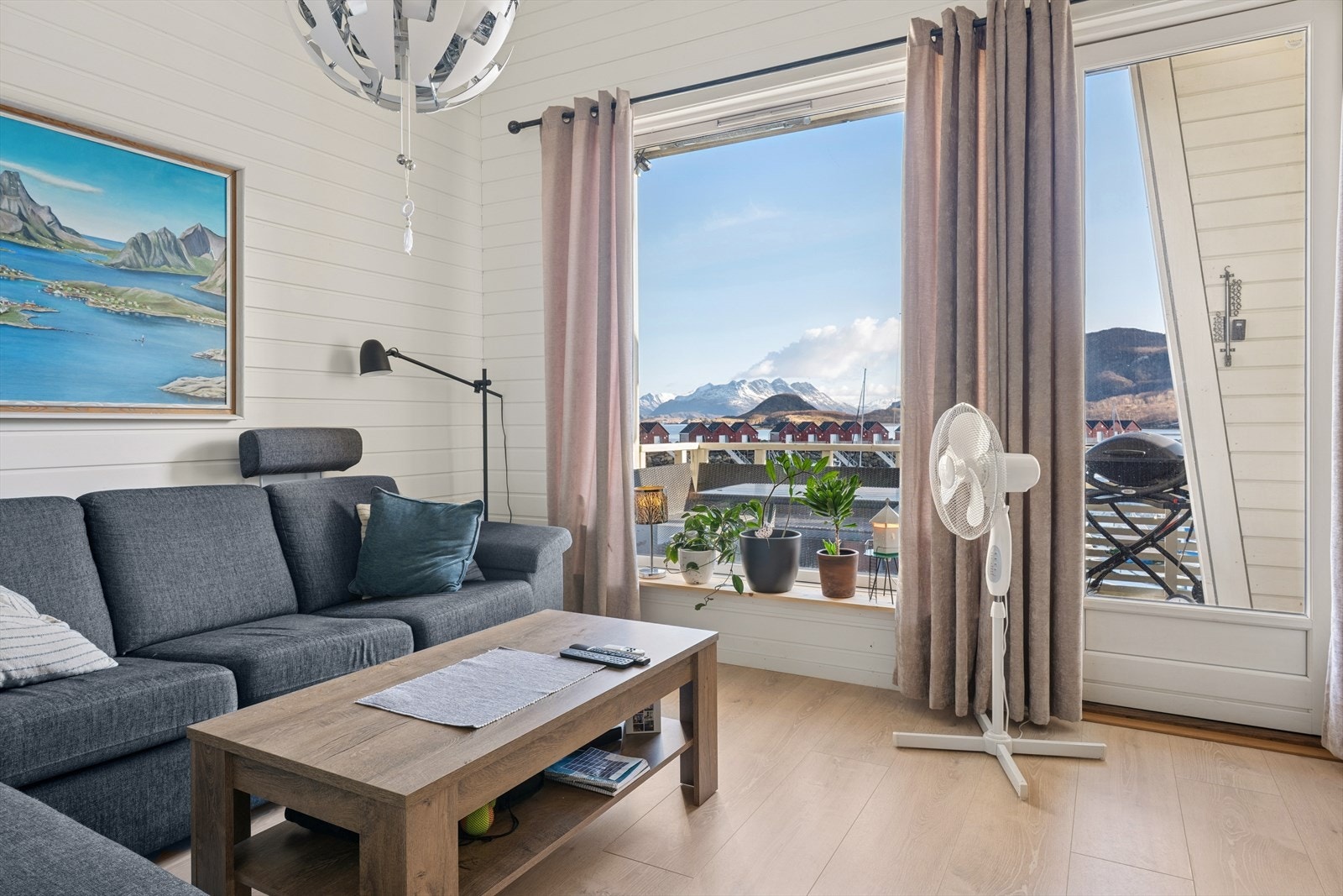 Gode vindusflater sørger for at rommet får godt med naturlig lys. Galleribilde