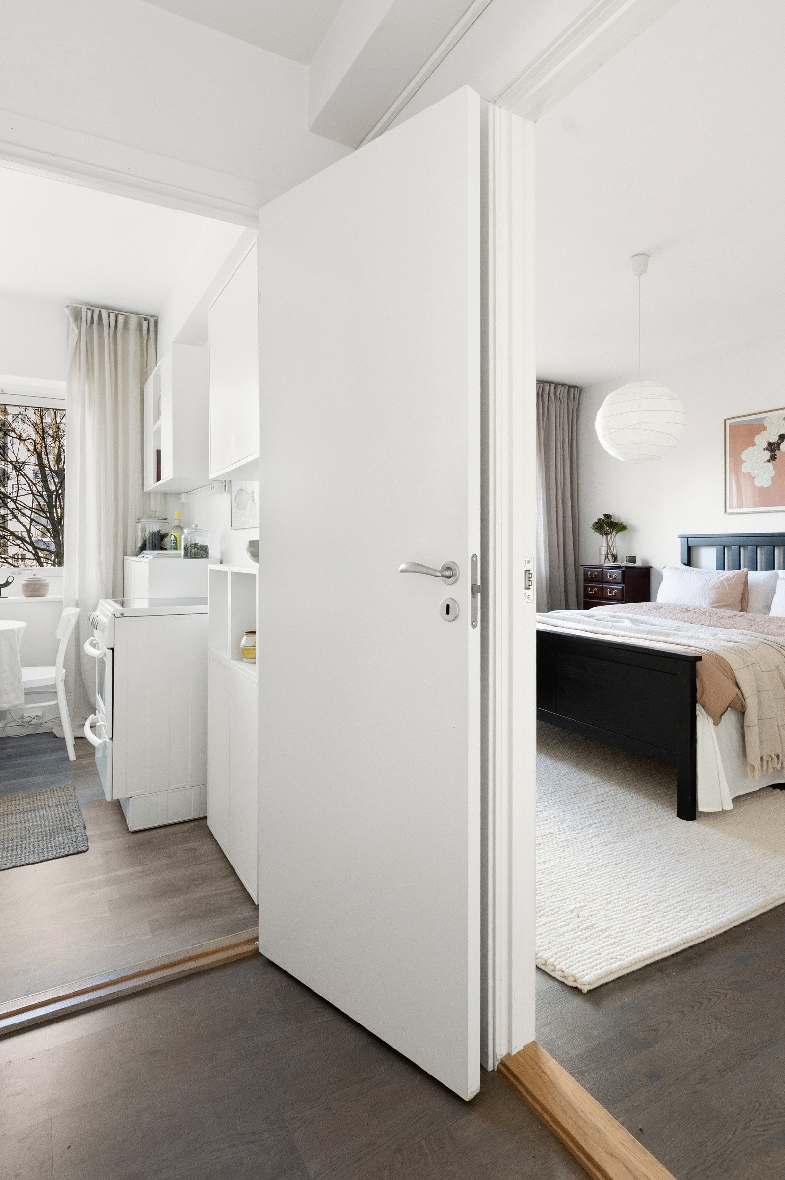 Inngangspartiet binder sammen hjemmet på en elegant måte. Galleribilde