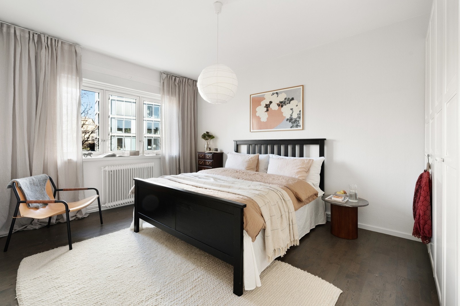 Hjemmet har en nøytral stil og er meget møbleringsvennlig. Galleribilde